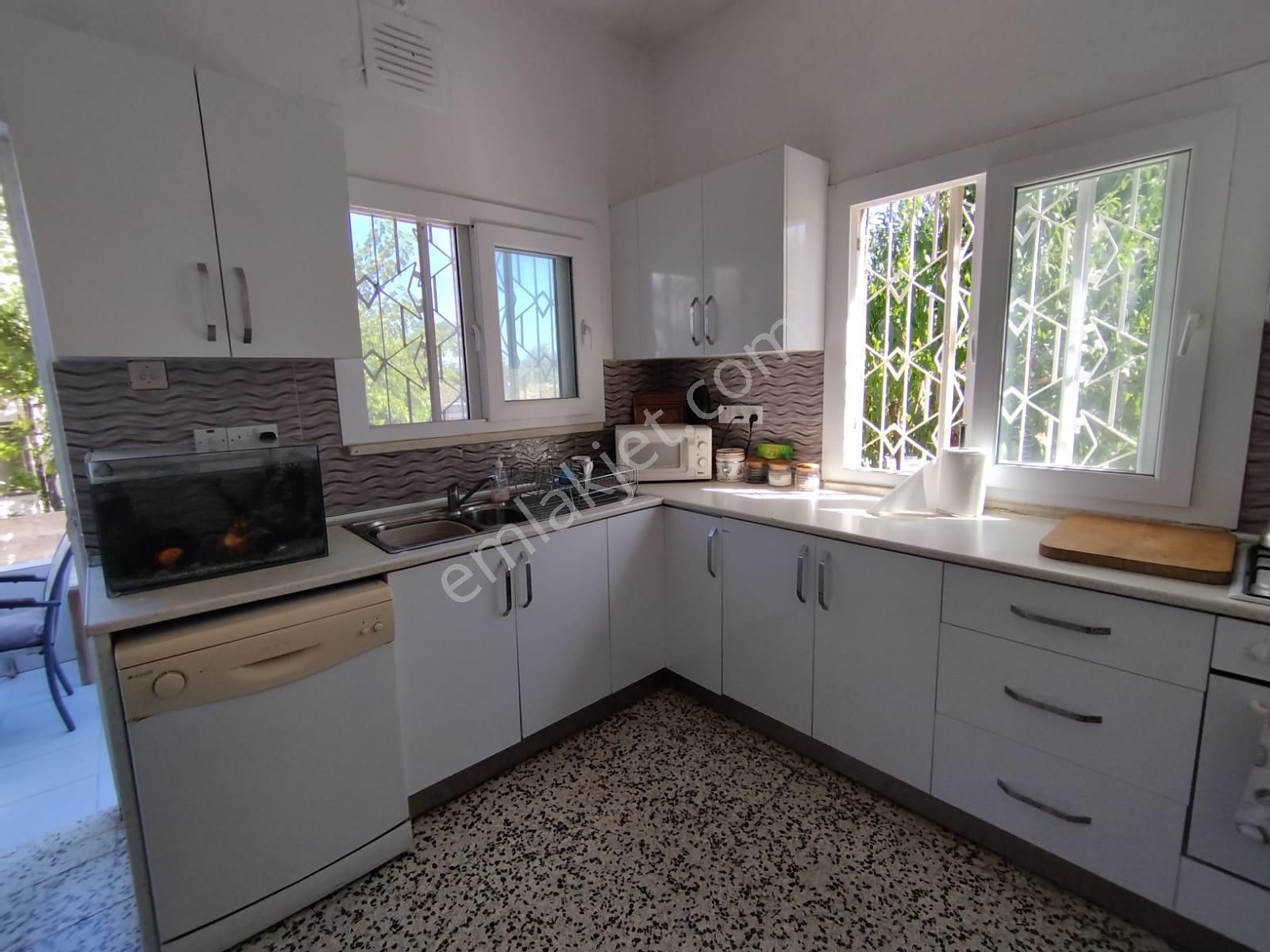 Girne Lapta’da Anayol Üzerinde, Bahçeli, Eşyalı Müstakil 2+2 Kiralık Ev !! - Görsel 7