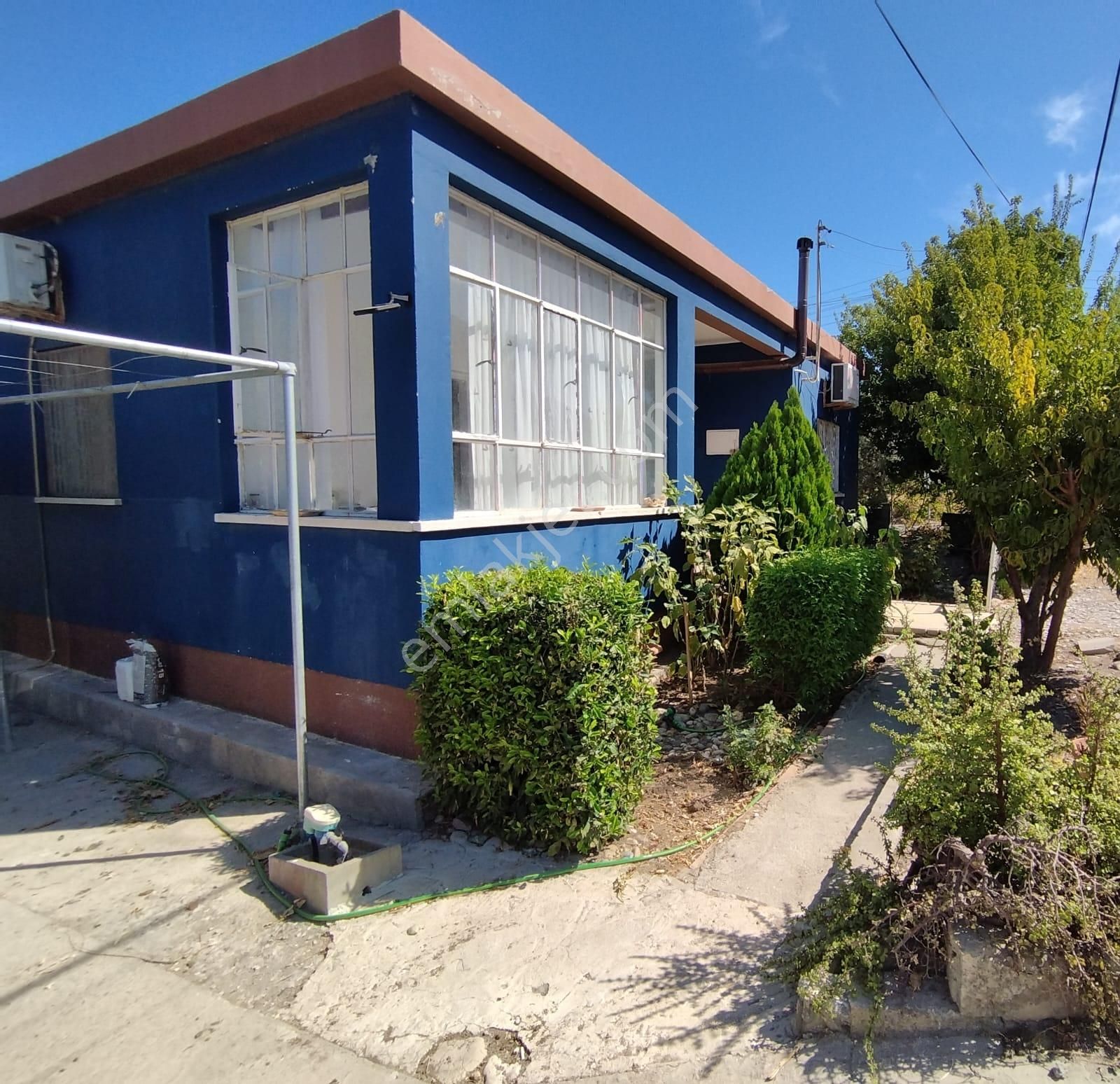 Girne Lapta’da Anayol Üzerinde, Bahçeli, Eşyalı Müstakil 2+2 Kiralık Ev !!