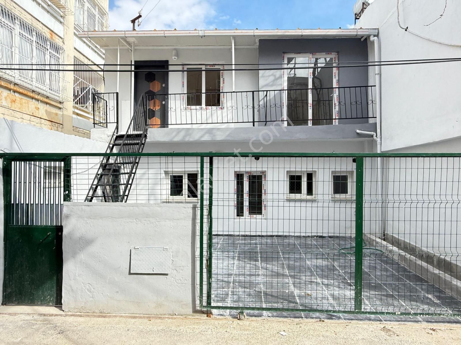 Remint’den Yeşilyurt Mahallesinde 2 Katlı Müstakil Satılık 64 M2 Arsa Tapulu Kaçmaz Fiyat!