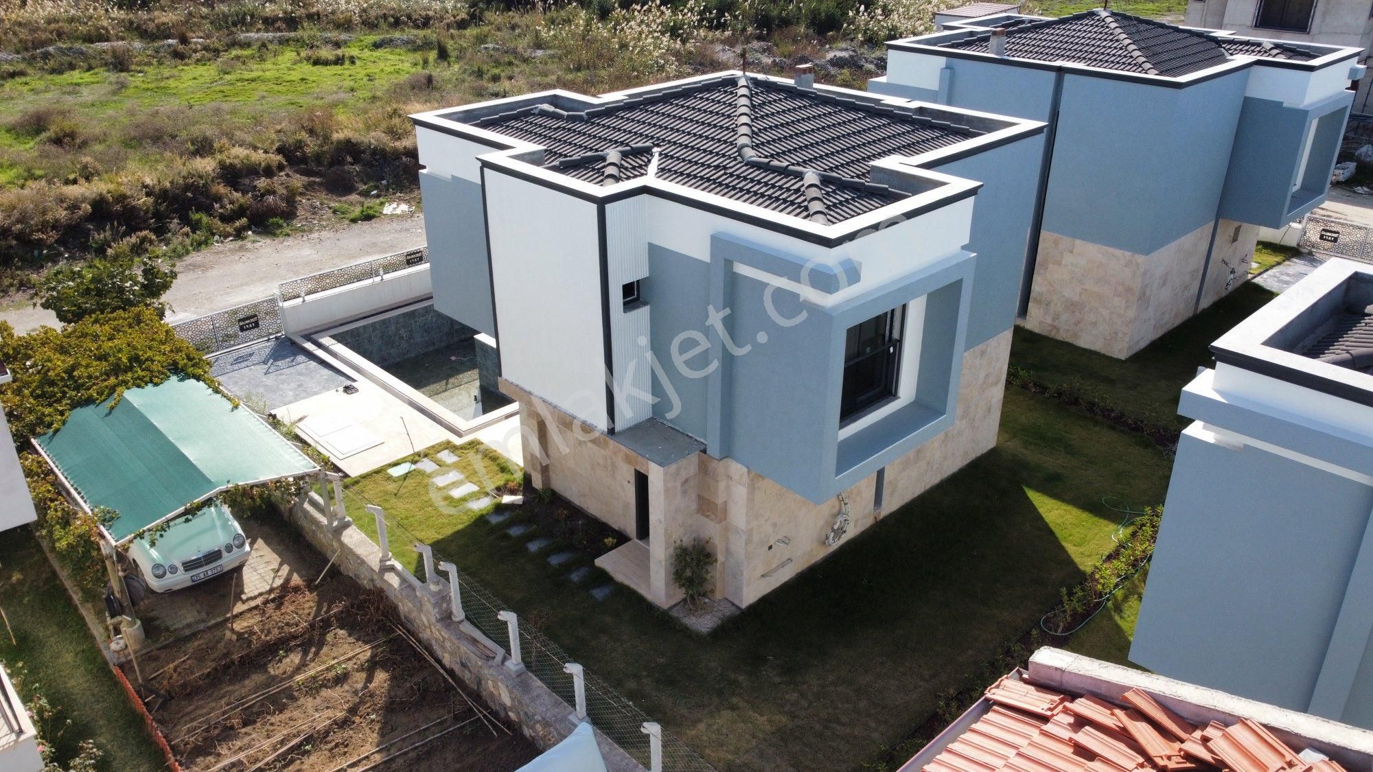 Kuşadası Güzelçamlı’da 3+1 Özel Havuzlu Denize 50 Metre Satılık Villa - Görsel 3