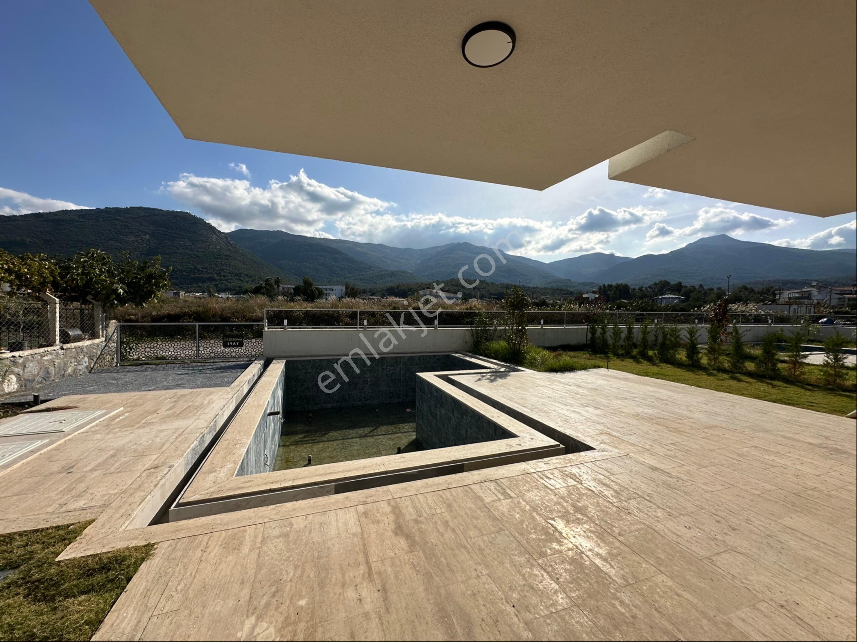 Kuşadası Güzelçamlı’da 3+1 Özel Havuzlu Denize 50 Metre Satılık Villa - Görsel 14