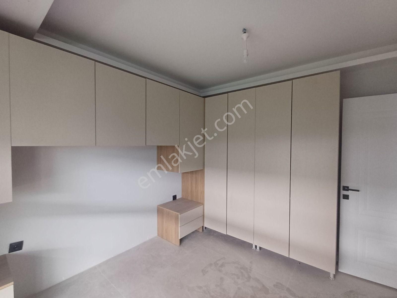 Cumhuriyet Mahallesi Bülent Ecevit Bulvarı Üzerinde Kiralık 1+1 - Görsel 4