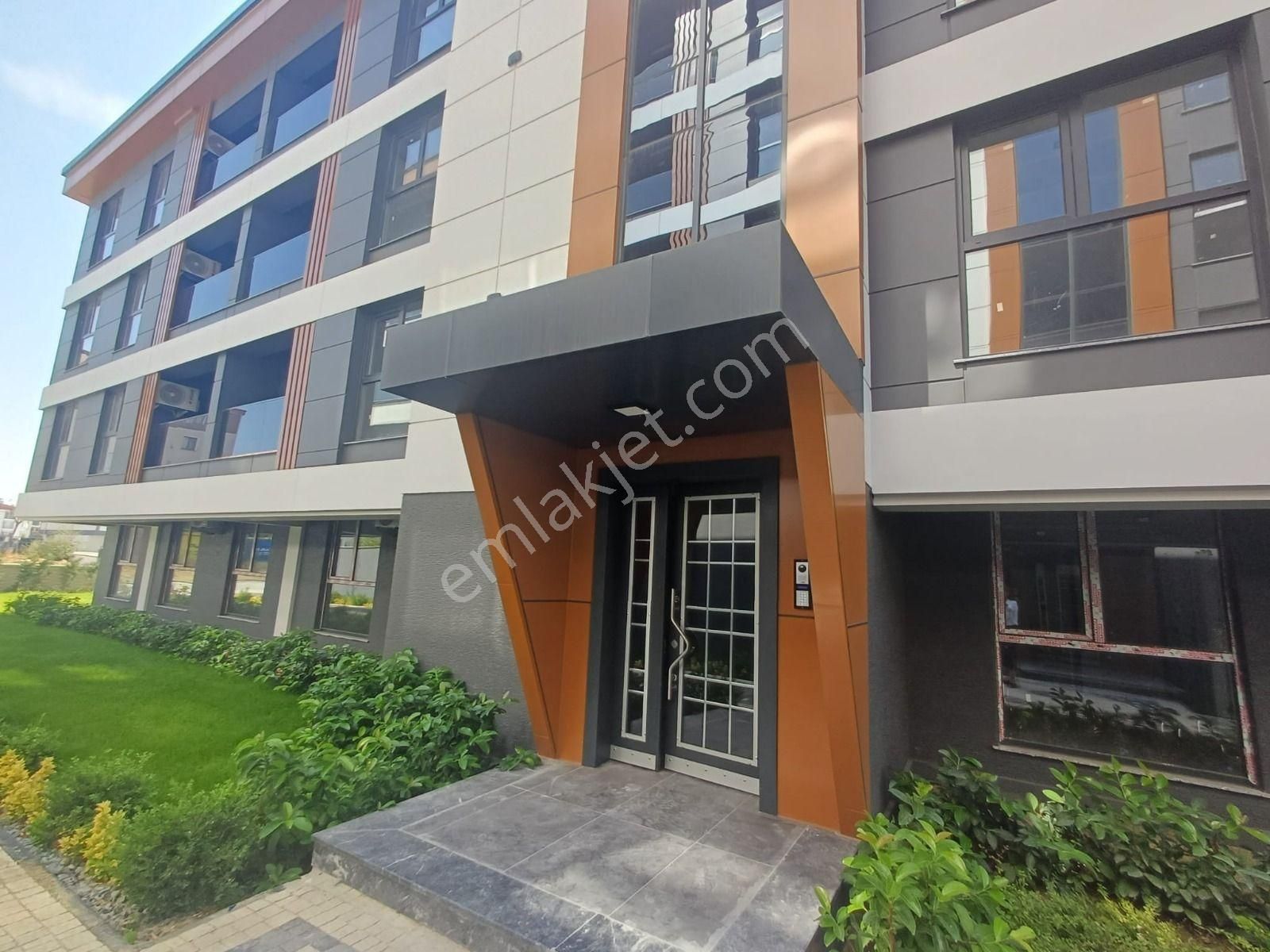 Cumhuriyet Mahallesi Bülent Ecevit Bulvarı Üzerinde Kiralık 1+1 - Görsel 12