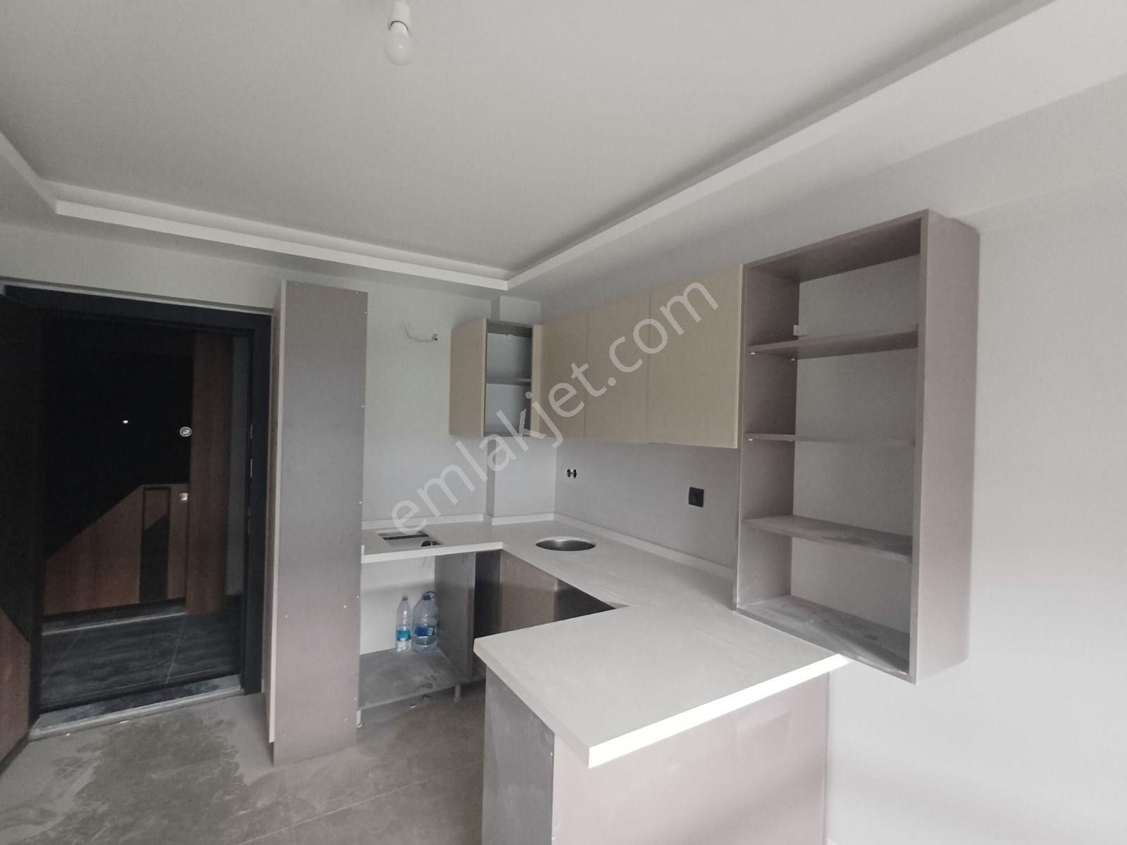 Cumhuriyet Mahallesi Bülent Ecevit Bulvarı Üzerinde Kiralık 1+1 - Görsel 2