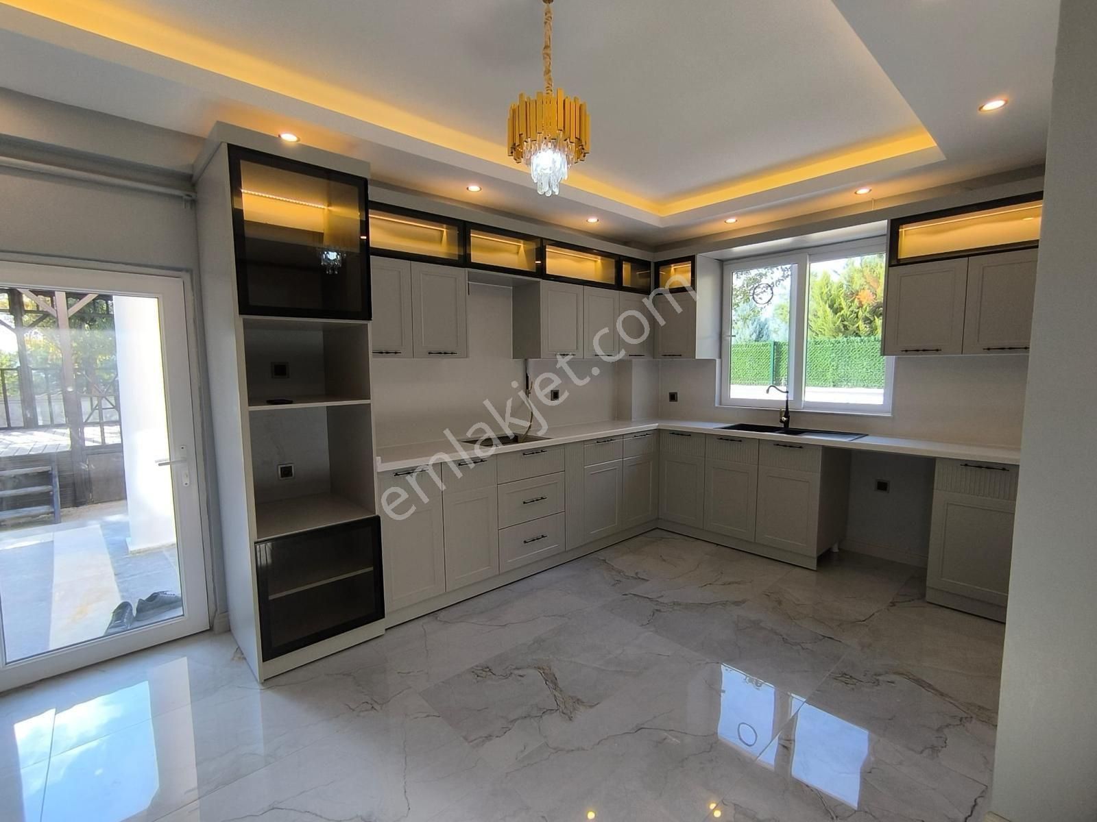 Premar Dan Dan Komple Yenilenmis Satılık 4.5+1 Villa - Görsel 29