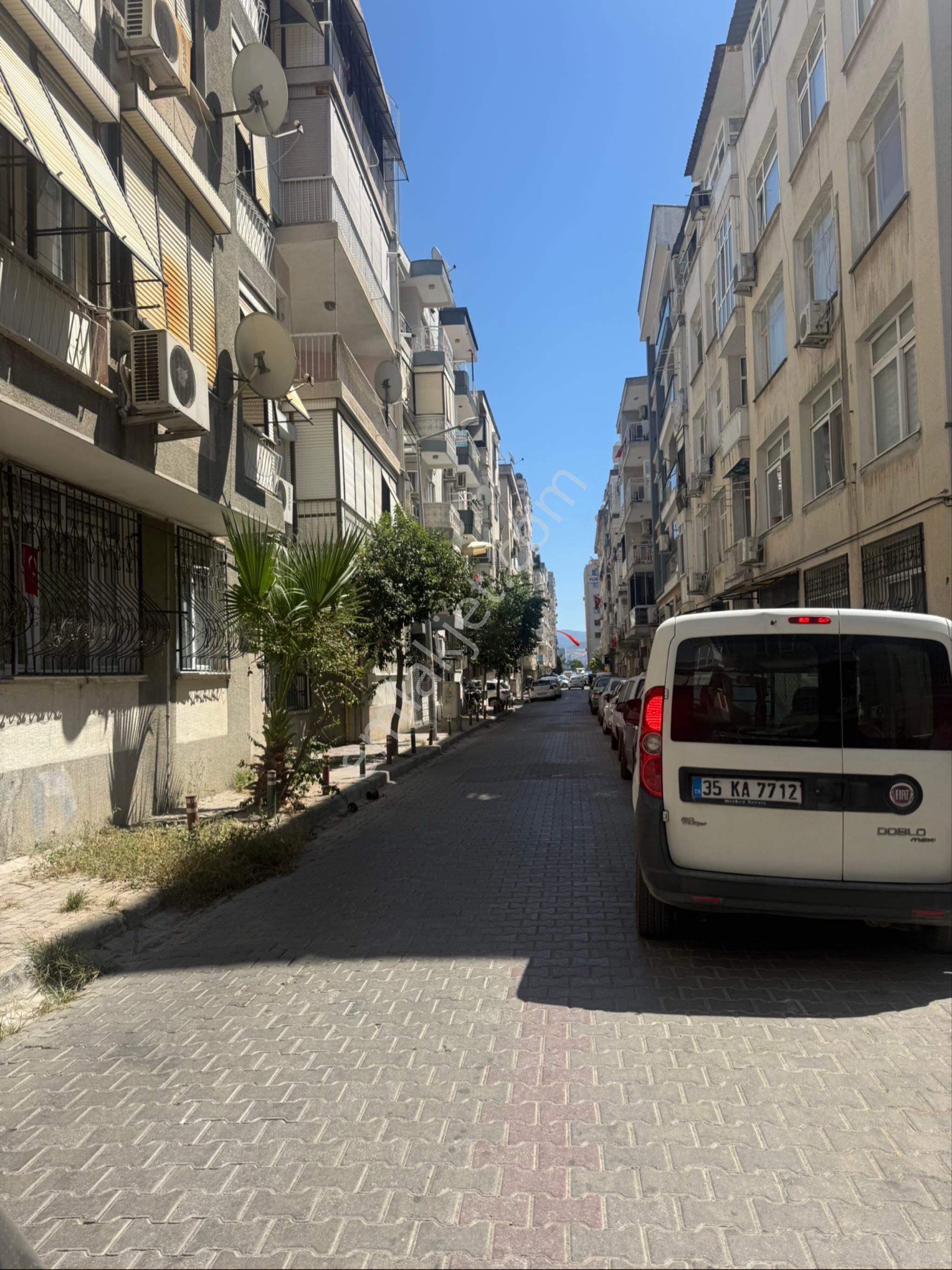 Karşıyakada Denize Yakın Mesafede Yatırımlık 2+1 Daire - Görsel 2