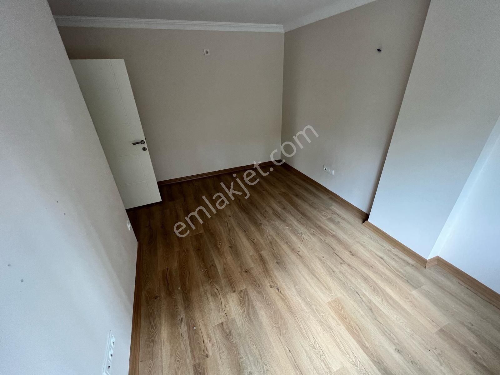 Bahçelievler Dr.refik Saydam Ortaokulu Yakını 3 Yıllık Binada Site İçinde 3+1 115 M2 Bahçe Katı - Görsel 4