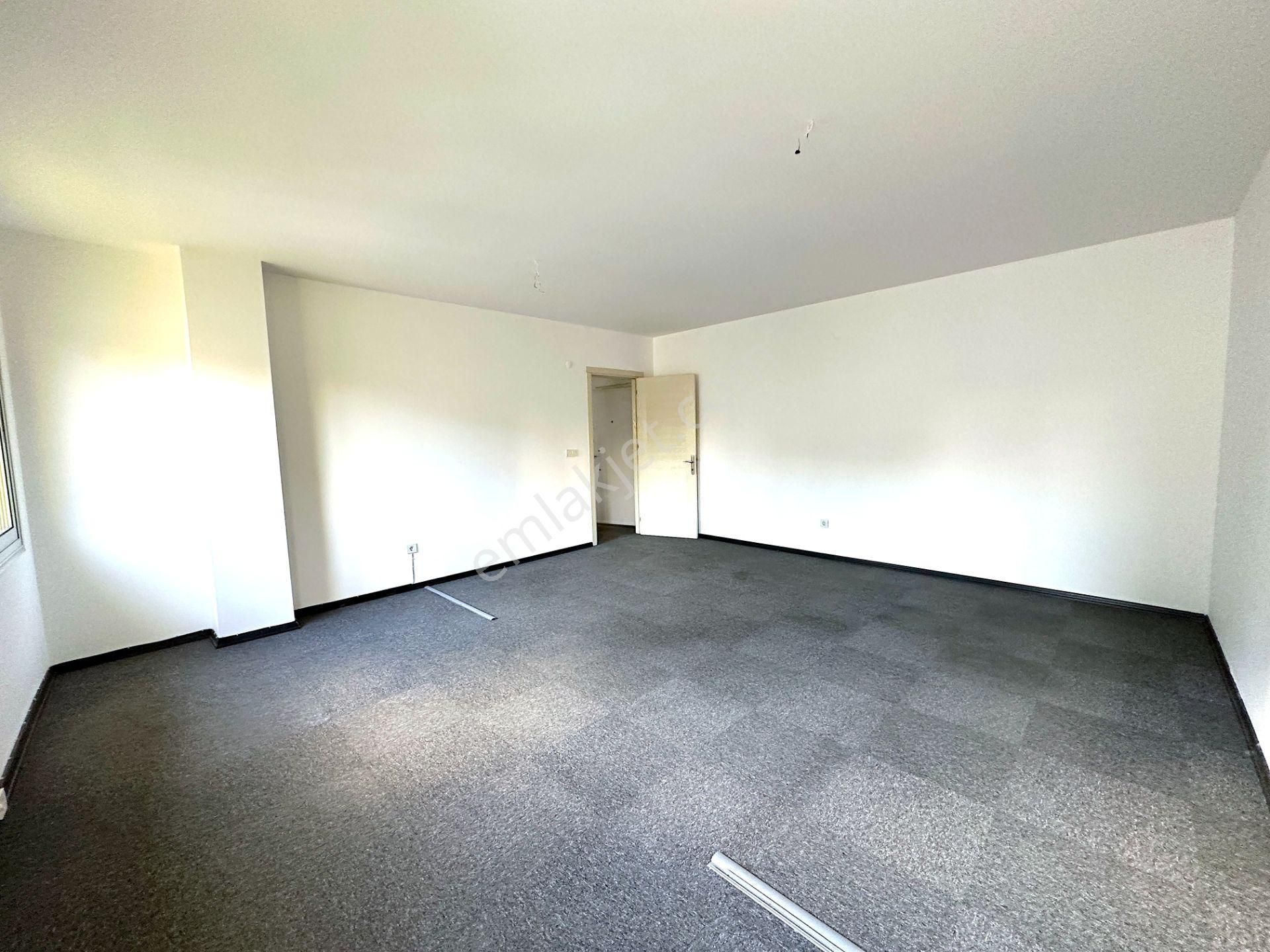 Bayraklı Plazalar Bölgesinde Komple Kiralık 4 Katlı Lüks Plaza - Görsel 15