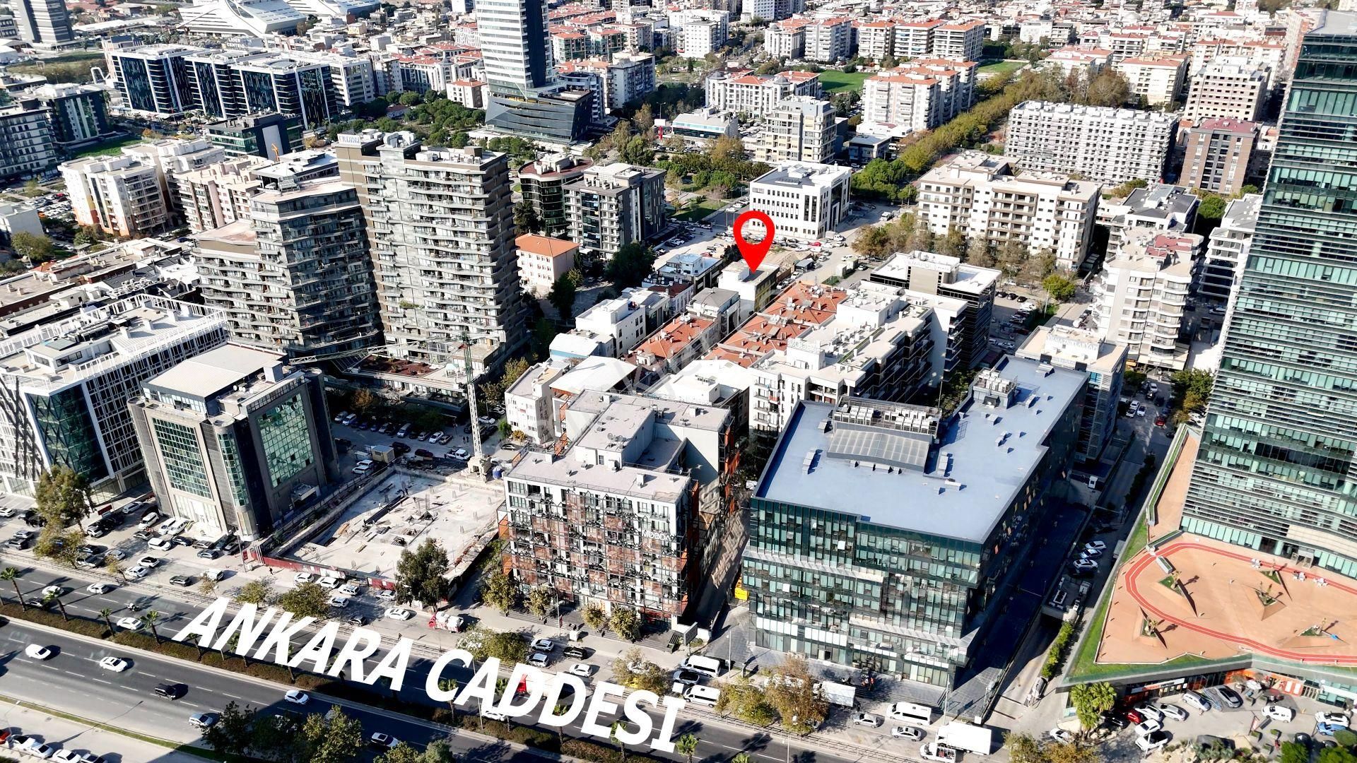 Bayraklı Plazalar Bölgesinde Komple Kiralık 4 Katlı Lüks Plaza - Görsel 31