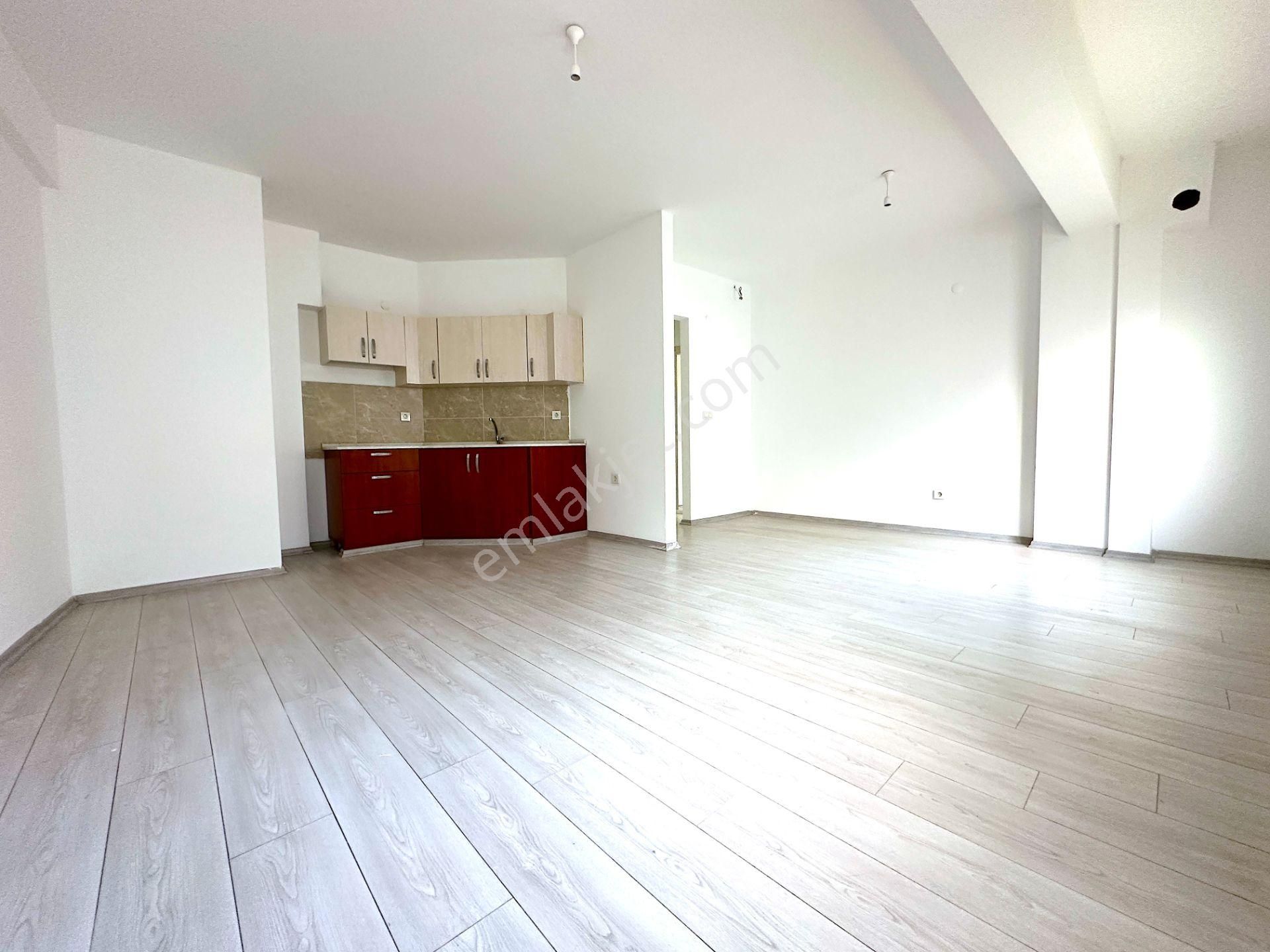 Bayraklı Plazalar Bölgesinde Komple Kiralık 4 Katlı Lüks Plaza - Görsel 21