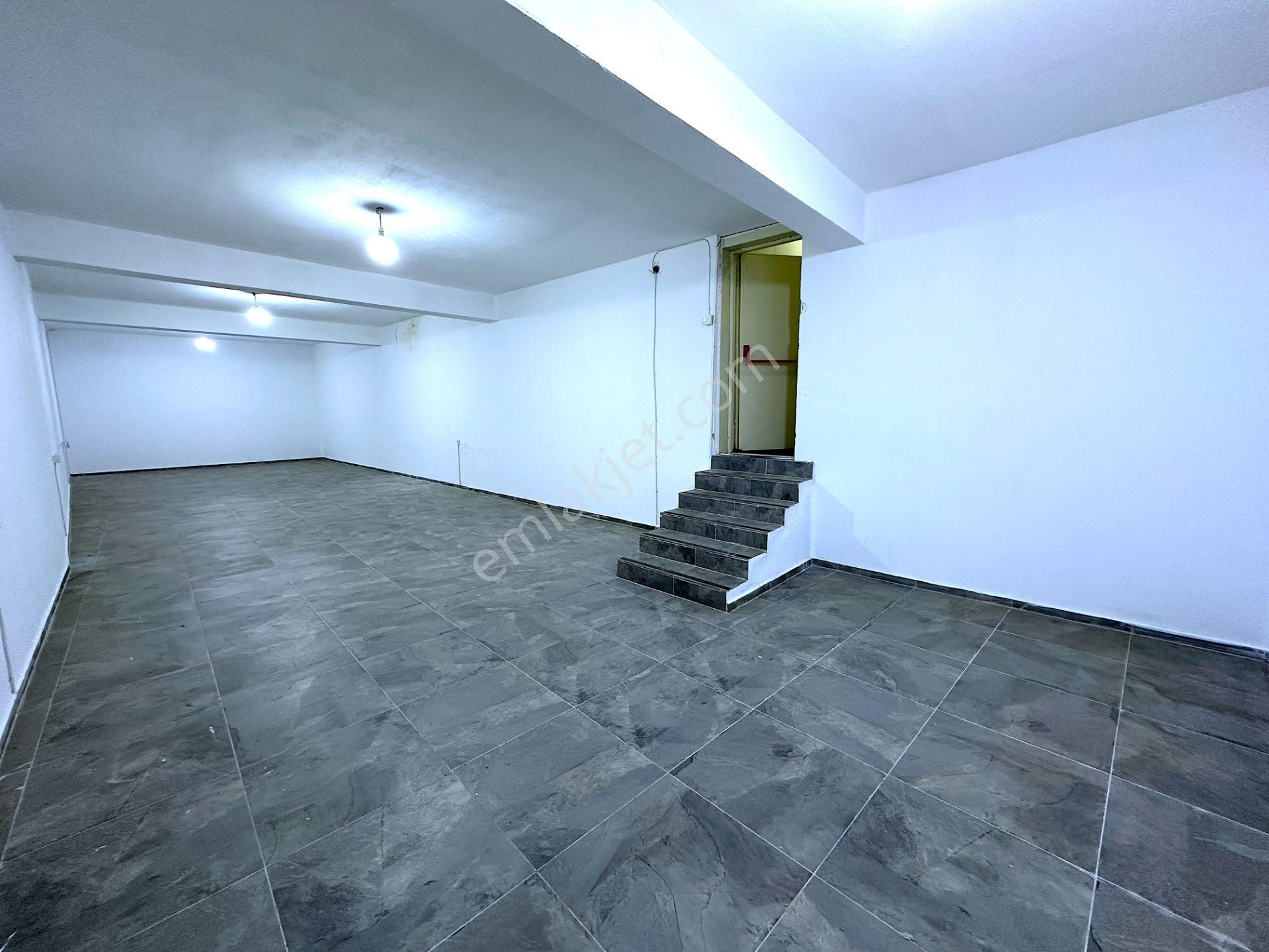 Bayraklı Plazalar Bölgesinde Komple Kiralık 4 Katlı Lüks Plaza - Görsel 10