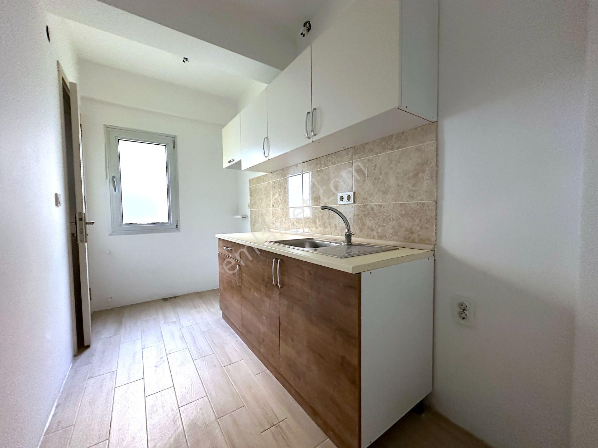 Bayraklı Plazalar Bölgesinde Komple Kiralık 4 Katlı Lüks Plaza - Görsel 25