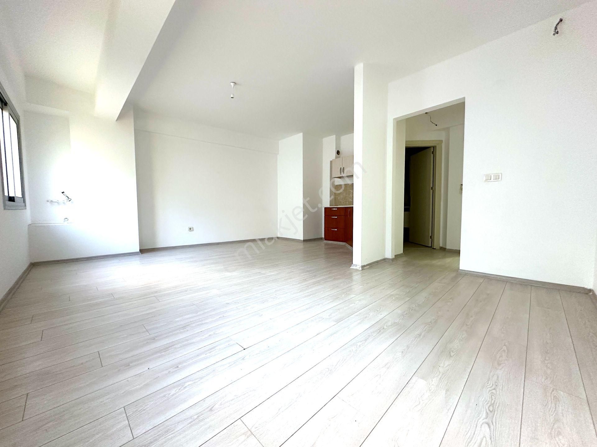Bayraklı Plazalar Bölgesinde Komple Kiralık 4 Katlı Lüks Plaza - Görsel 22