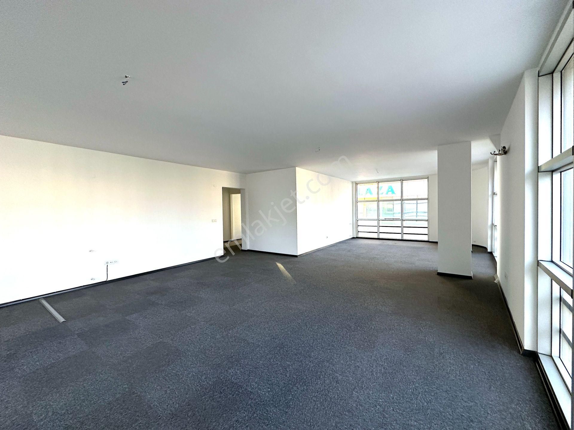 Bayraklı Plazalar Bölgesinde Komple Kiralık 4 Katlı Lüks Plaza - Görsel 18