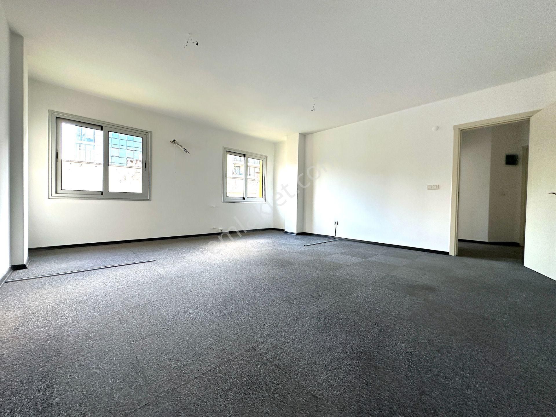 Bayraklı Plazalar Bölgesinde Komple Kiralık 4 Katlı Lüks Plaza - Görsel 14