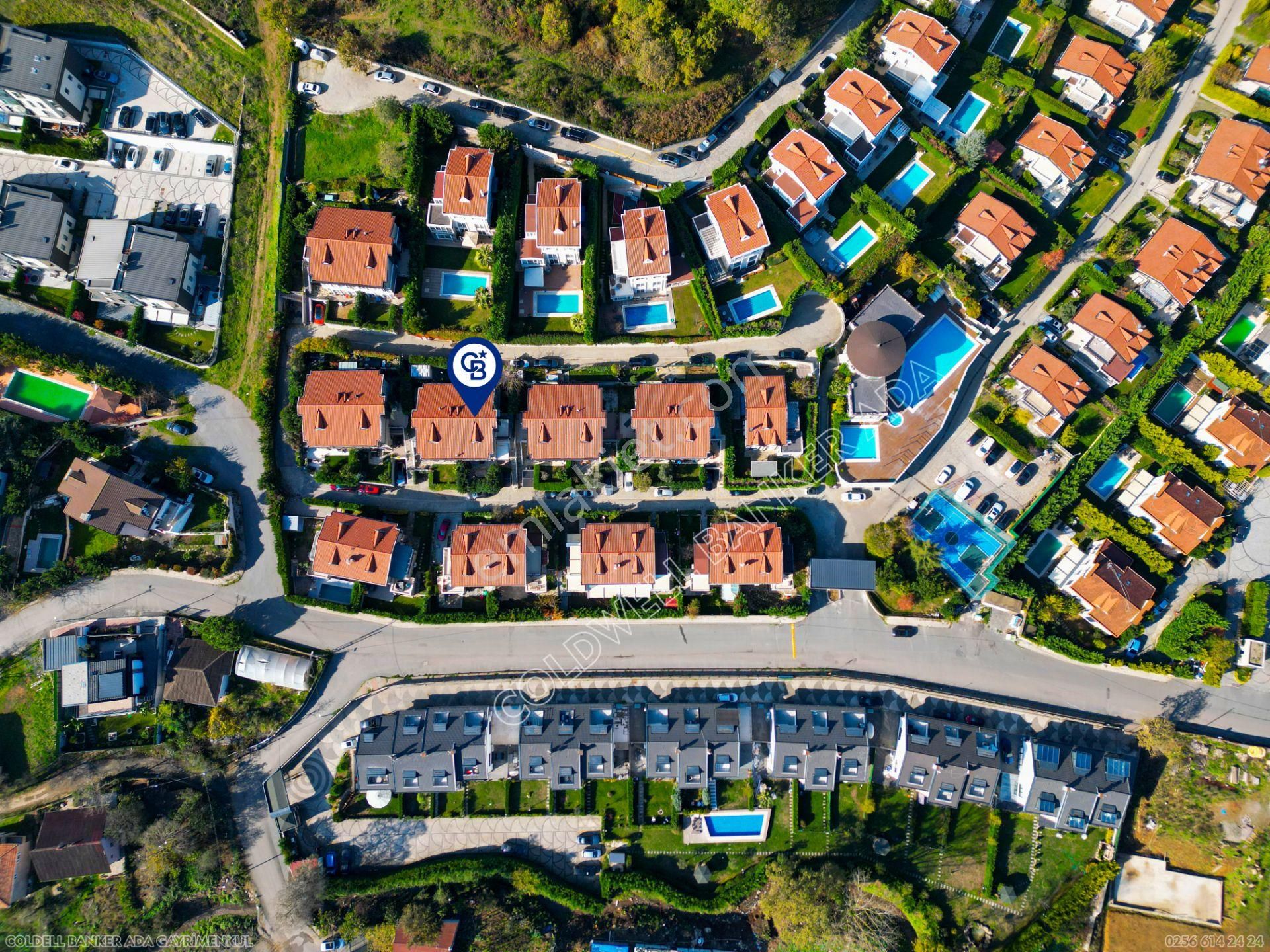 Karaova’da Storıa Akdeniz Evlerinde Köşe Konumlu Büyük Bahçeli Villa