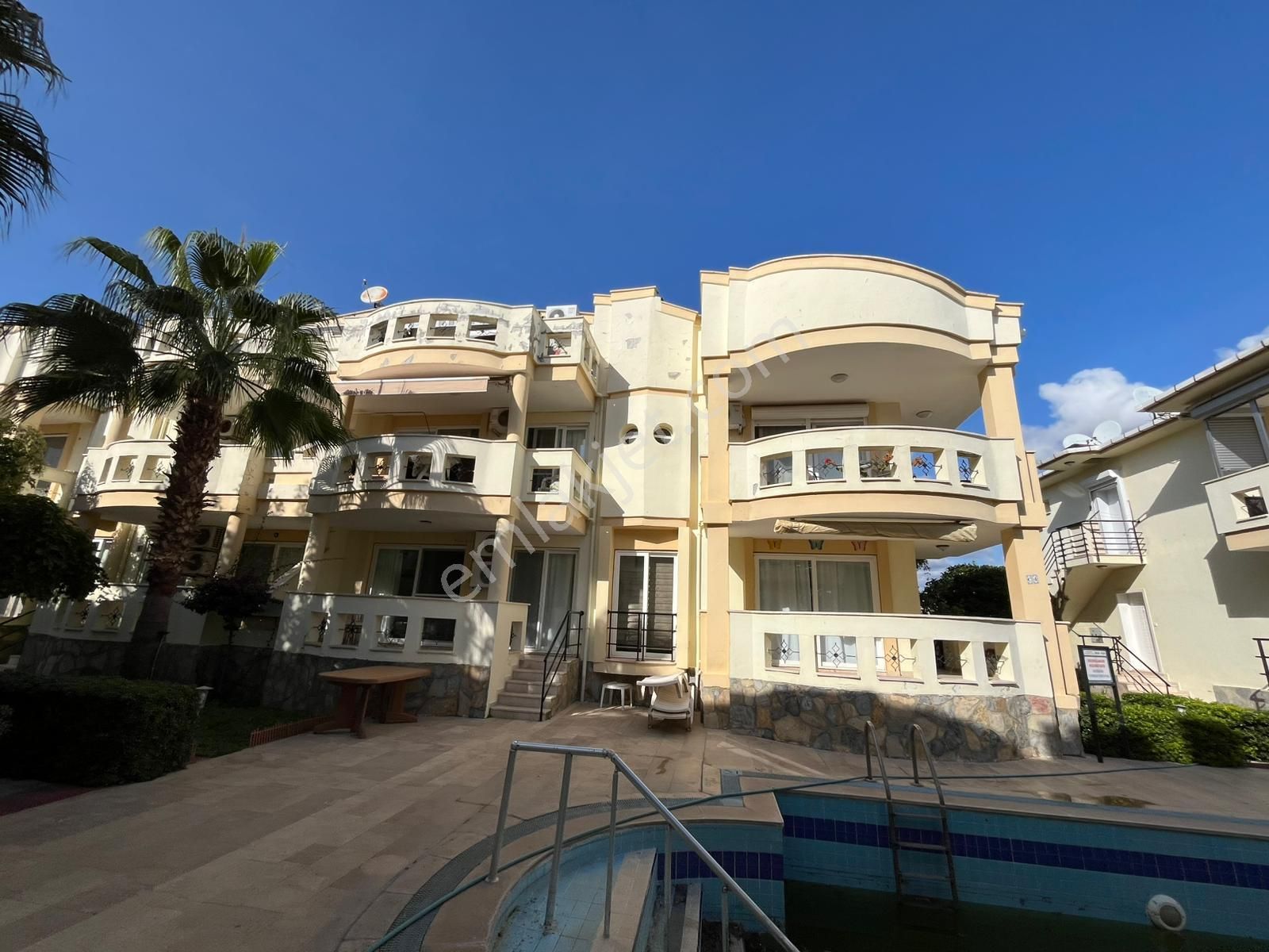 Didim Efelerde Satılık Havuzlu 2+1 Daire