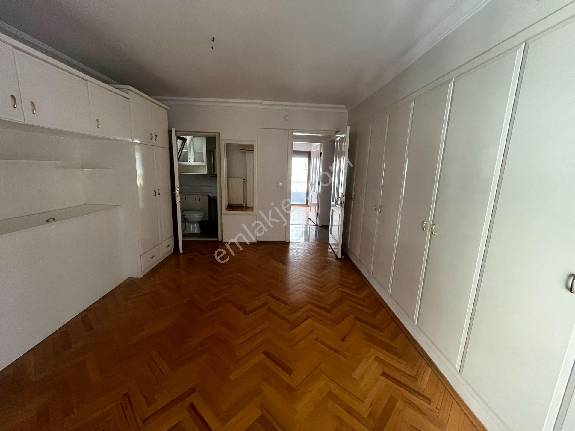 Bostanlı Merkezi Konumda Kiralık 4+1 Geniş Daire - Görsel 16