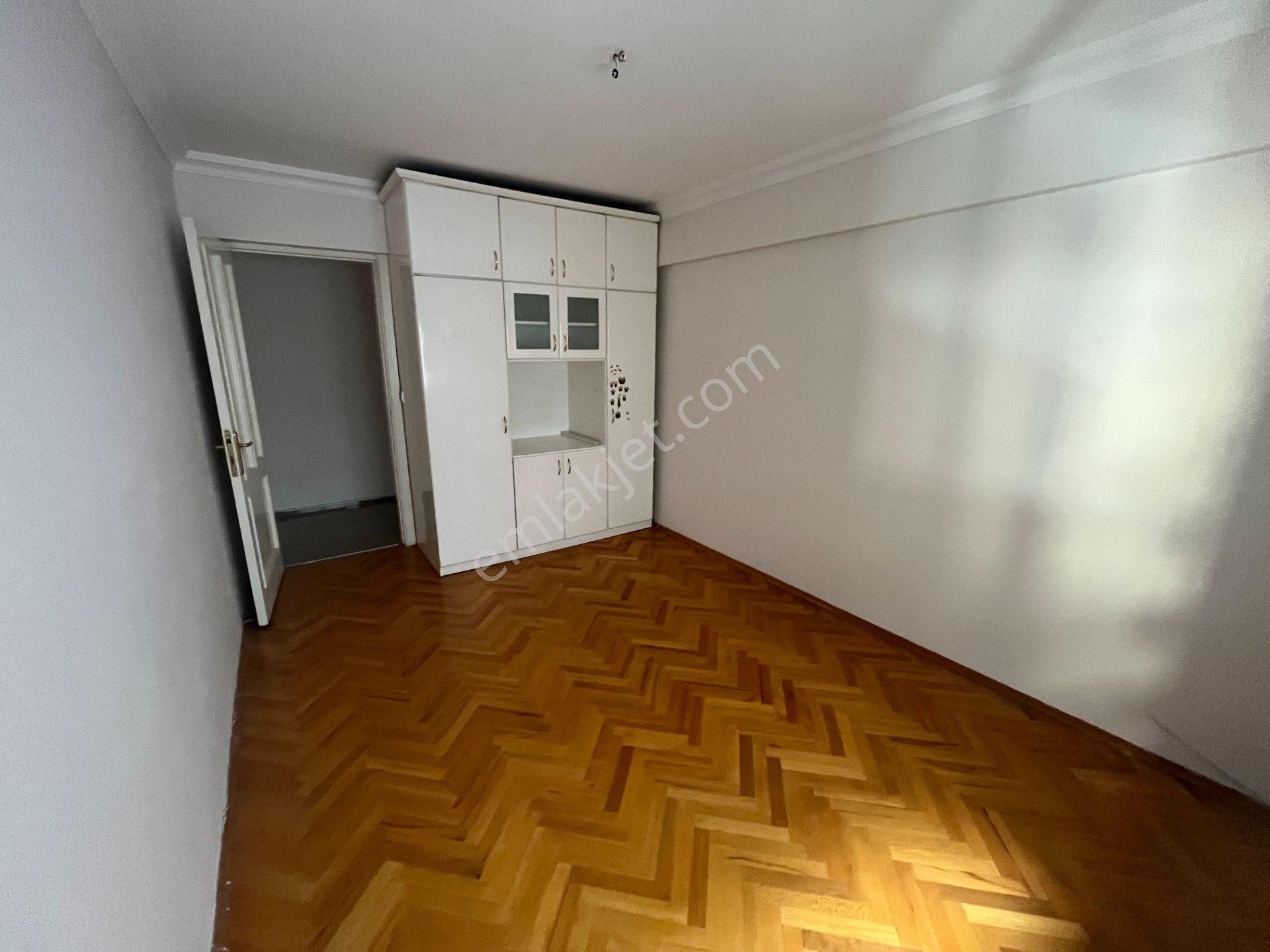 Bostanlı Merkezi Konumda Kiralık 4+1 Geniş Daire - Görsel 12