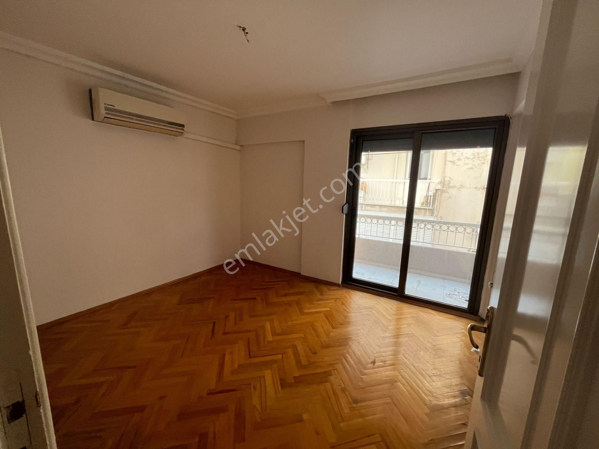 Bostanlı Merkezi Konumda Kiralık 4+1 Geniş Daire - Görsel 17