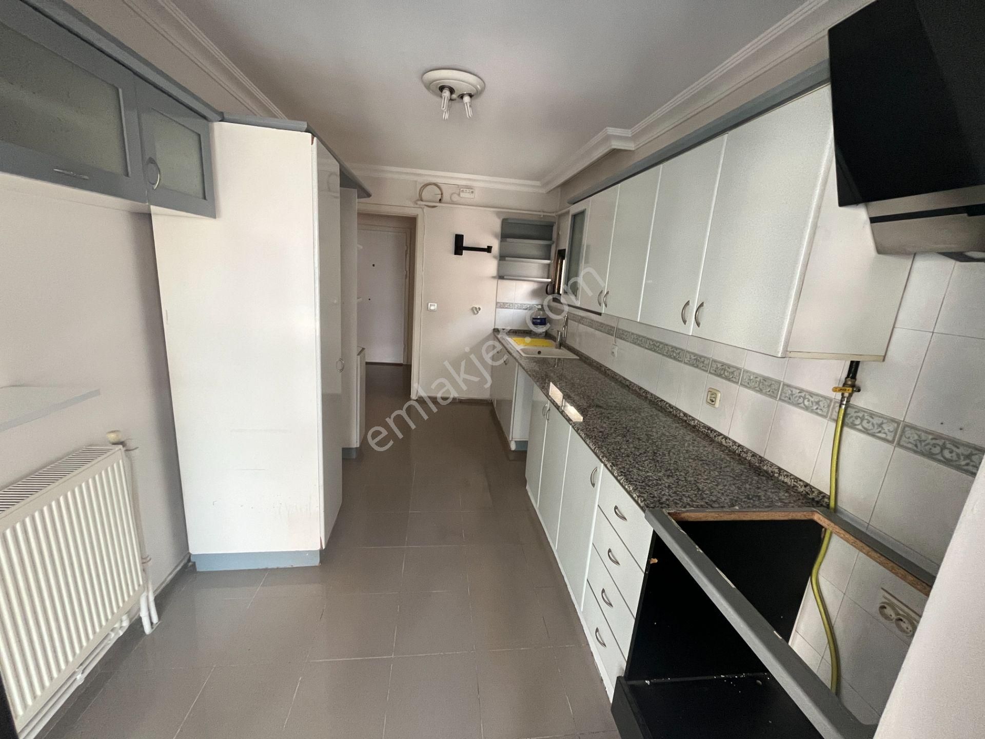Bostanlı Merkezi Konumda Kiralık 4+1 Geniş Daire - Görsel 7