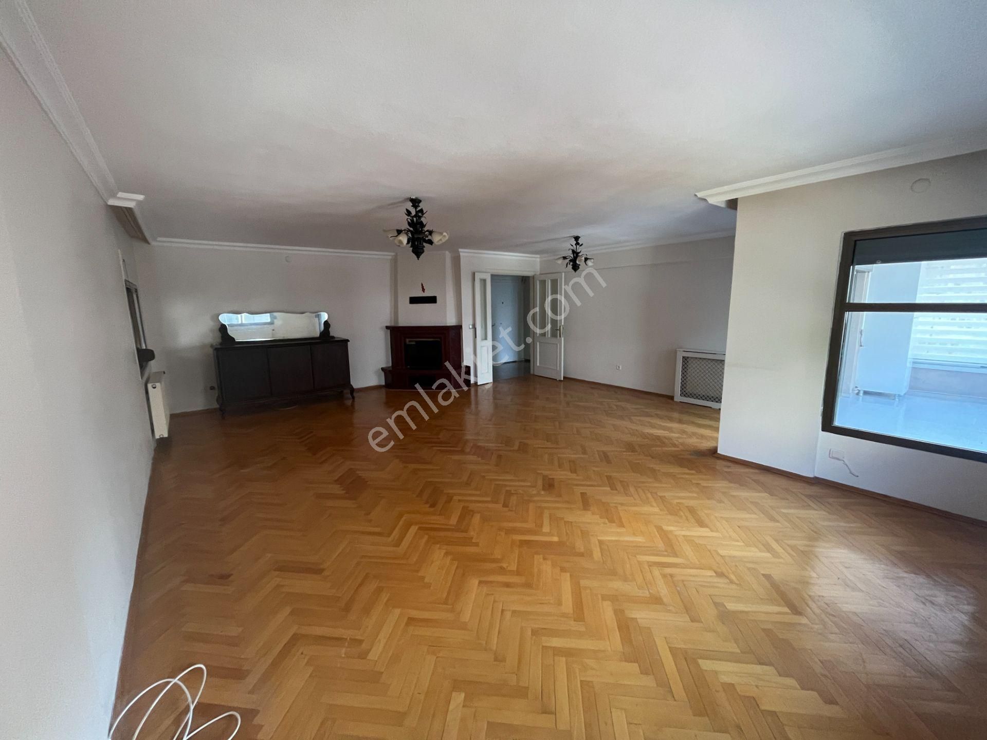 Bostanlı Merkezi Konumda Kiralık 4+1 Geniş Daire - Görsel 3