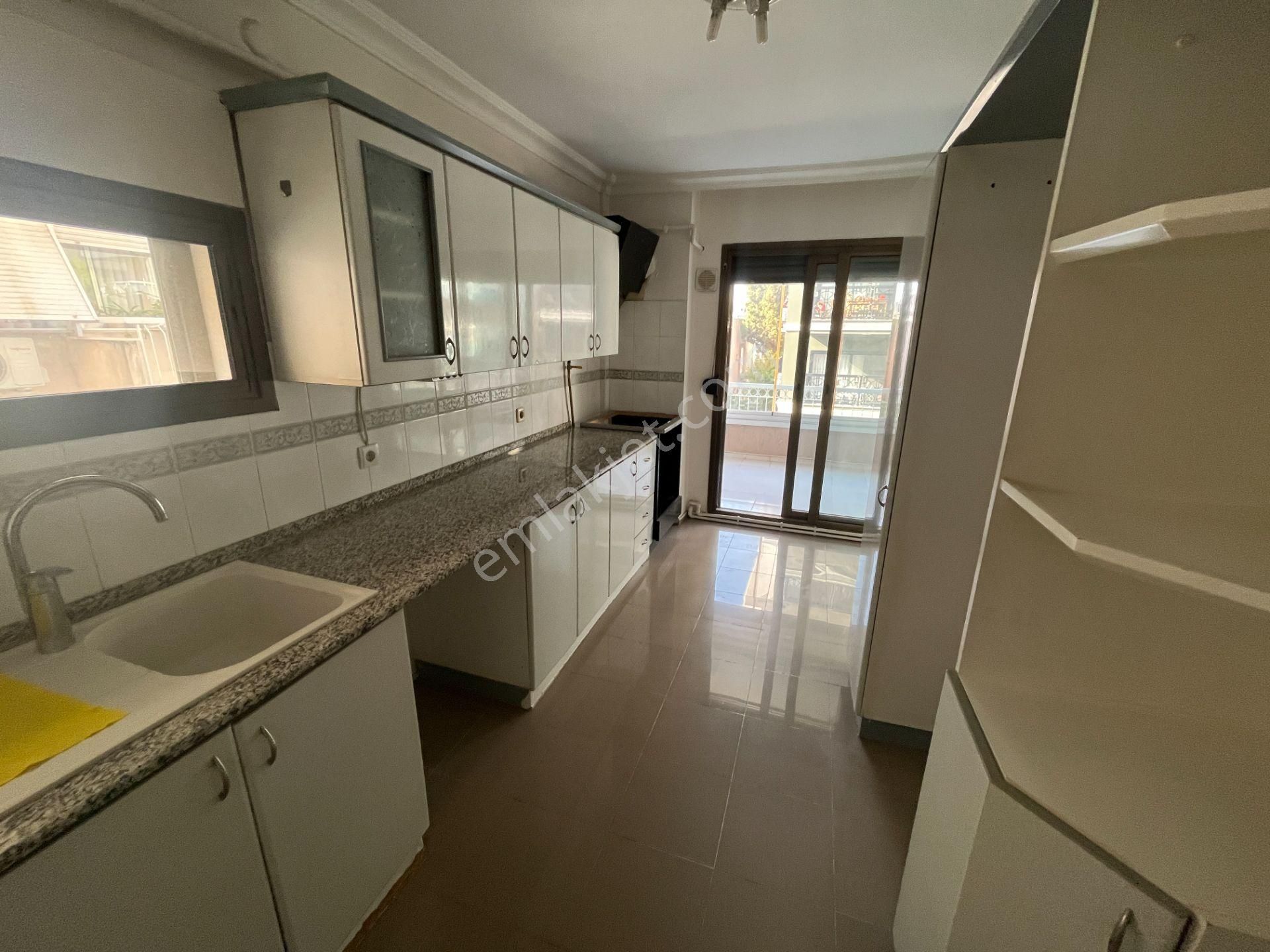 Bostanlı Merkezi Konumda Kiralık 4+1 Geniş Daire - Görsel 8