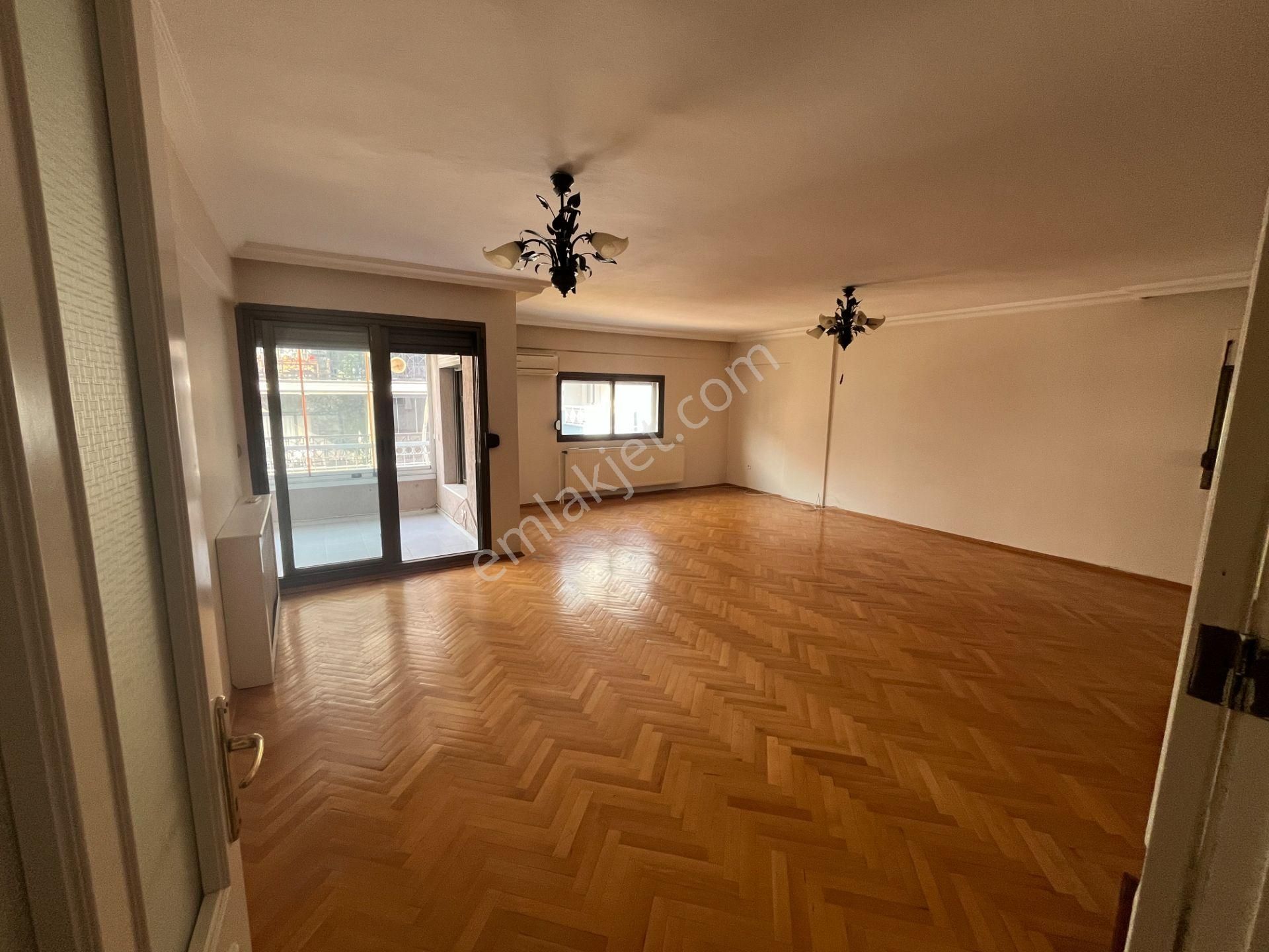 Bostanlı Merkezi Konumda Kiralık 4+1 Geniş Daire - Görsel 2