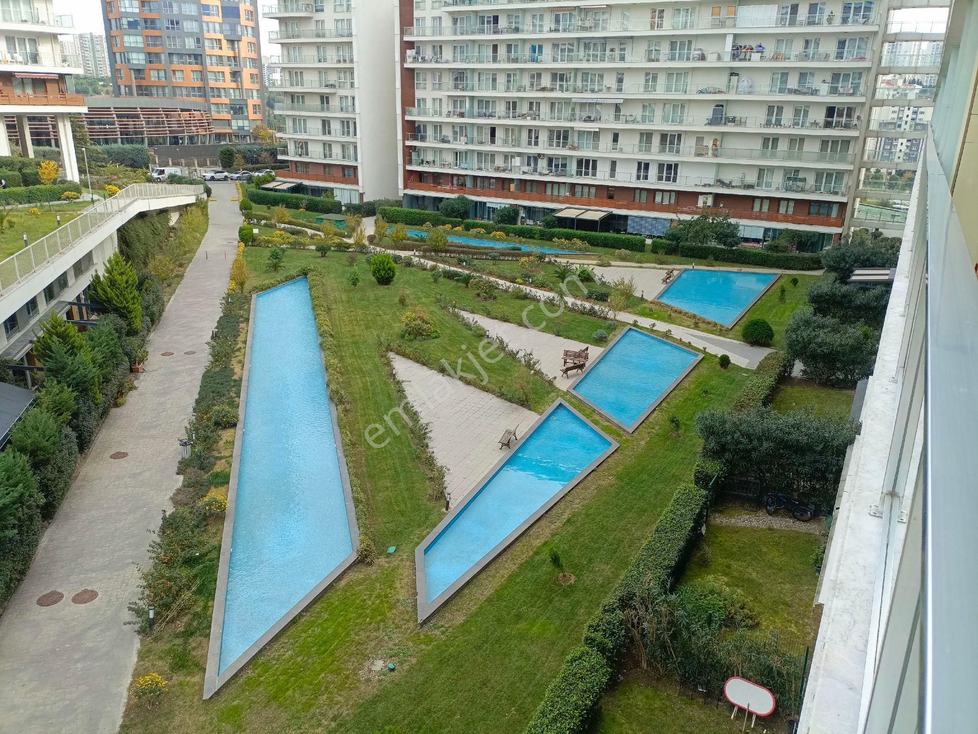 Küçükçekmece Atakent Dumankaya Konsept Köşe Daire 3+1 Peyzaj Manzaralı Havuz Manzarlı Daire