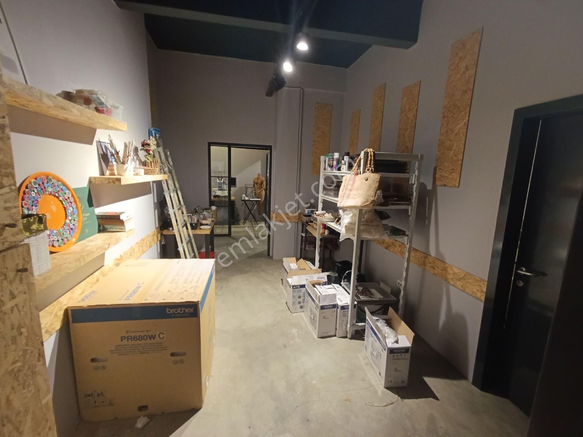 Kadıköy Merkezde Rıhtıma Yakın Köşe Başı Dükkan - Görsel 22