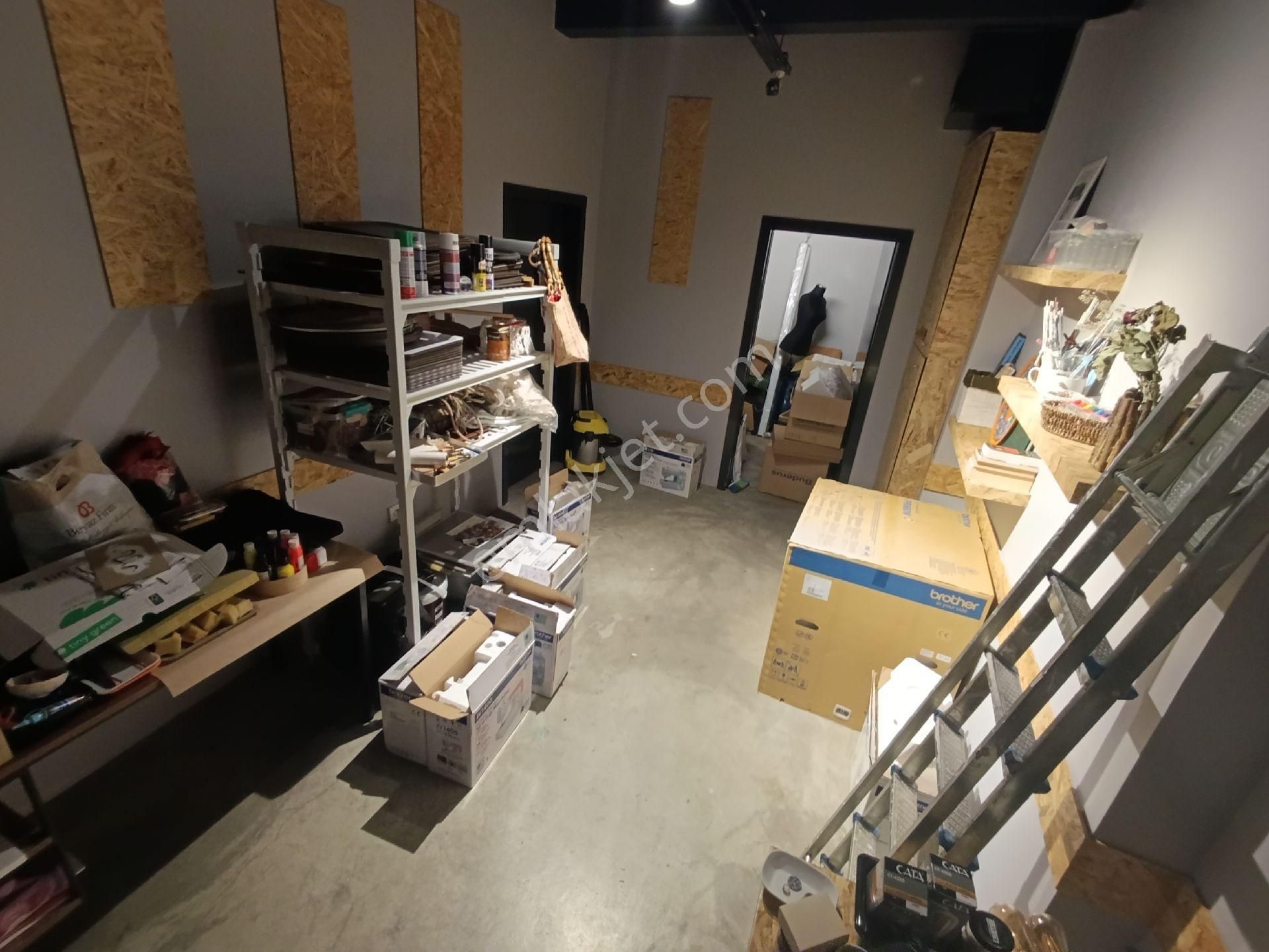 Kadıköy Merkezde Rıhtıma Yakın Köşe Başı Dükkan - Görsel 19