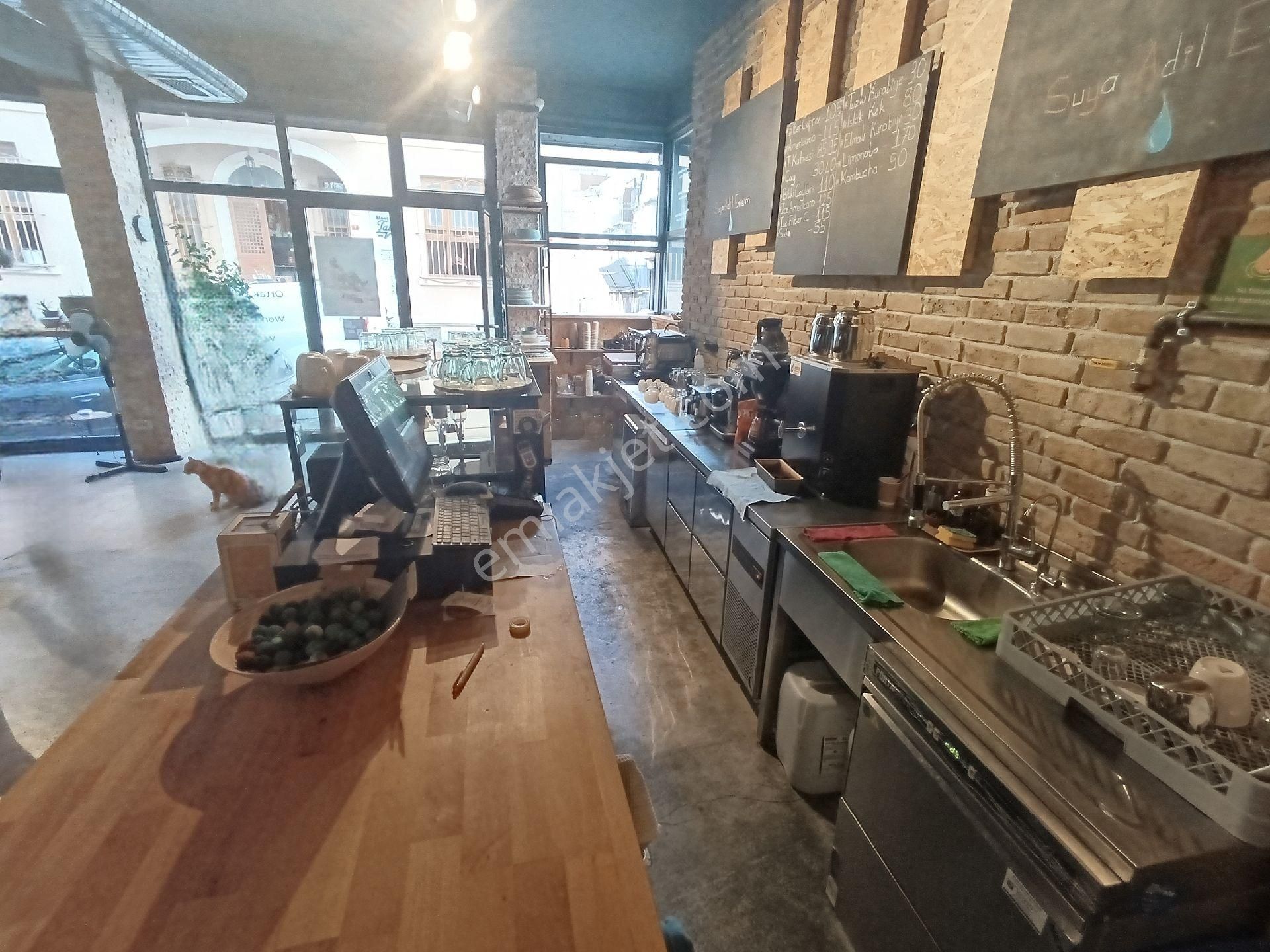 Kadıköy Merkezde Rıhtıma Yakın Köşe Başı Dükkan - Görsel 3