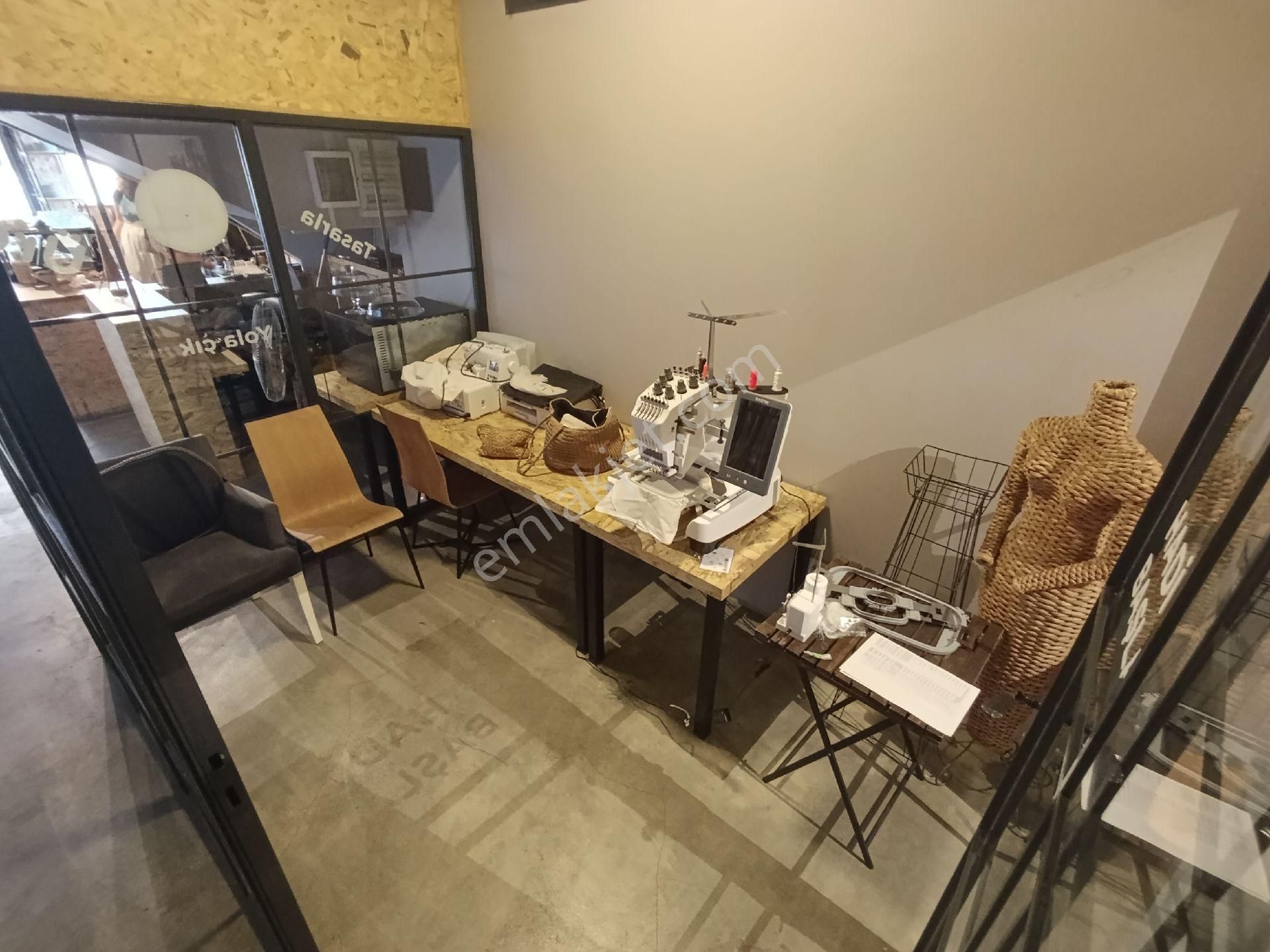 Kadıköy Merkezde Rıhtıma Yakın Köşe Başı Dükkan - Görsel 16