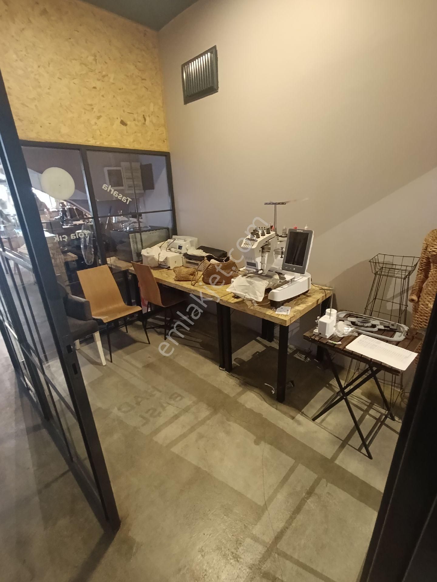 Kadıköy Merkezde Rıhtıma Yakın Köşe Başı Dükkan - Görsel 15