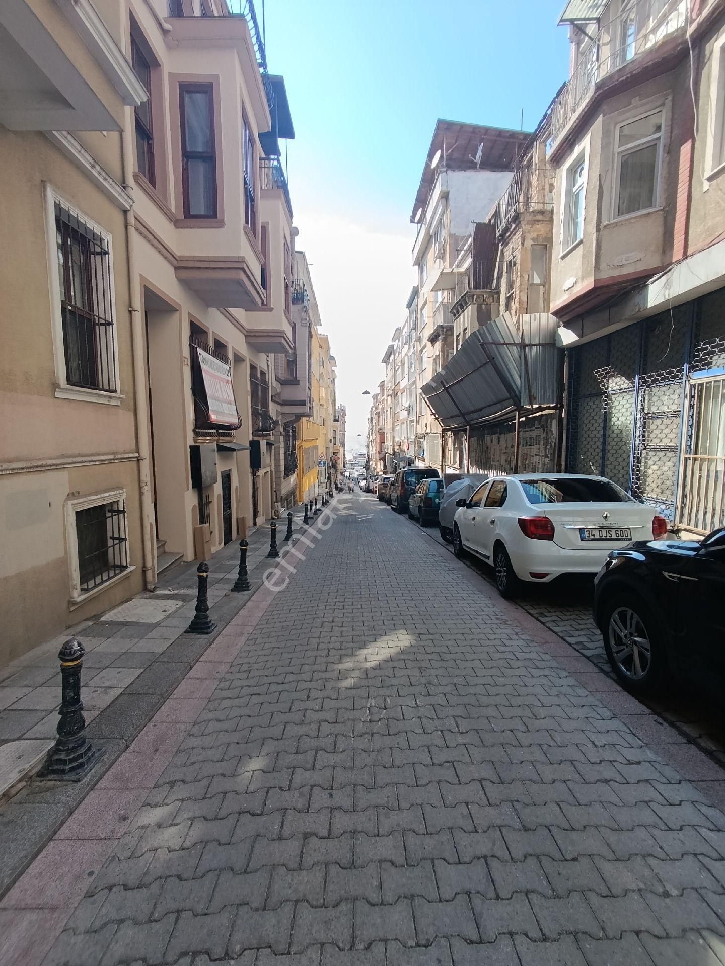 Kadıköy Merkezde Rıhtıma Yakın Köşe Başı Dükkan - Görsel 27