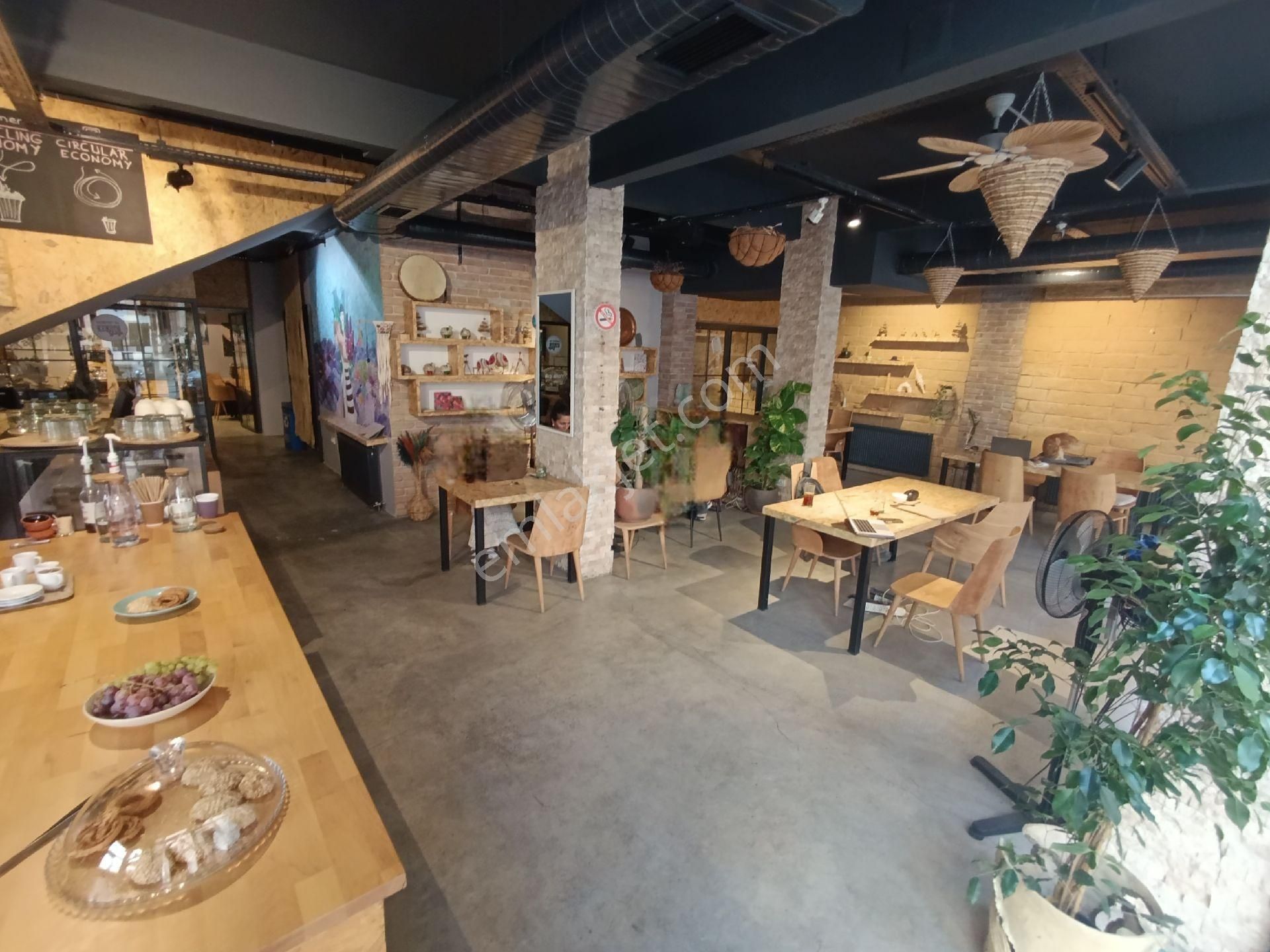 Kadıköy Merkezde Rıhtıma Yakın Köşe Başı Dükkan - Görsel 9