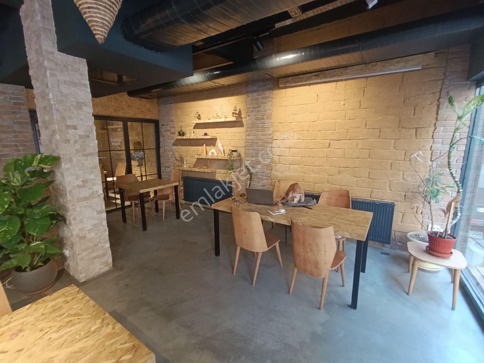 Kadıköy Merkezde Rıhtıma Yakın Köşe Başı Dükkan - Görsel 25