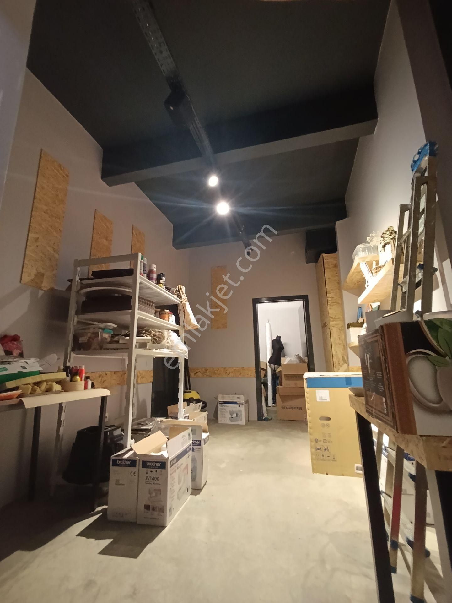 Kadıköy Merkezde Rıhtıma Yakın Köşe Başı Dükkan - Görsel 20