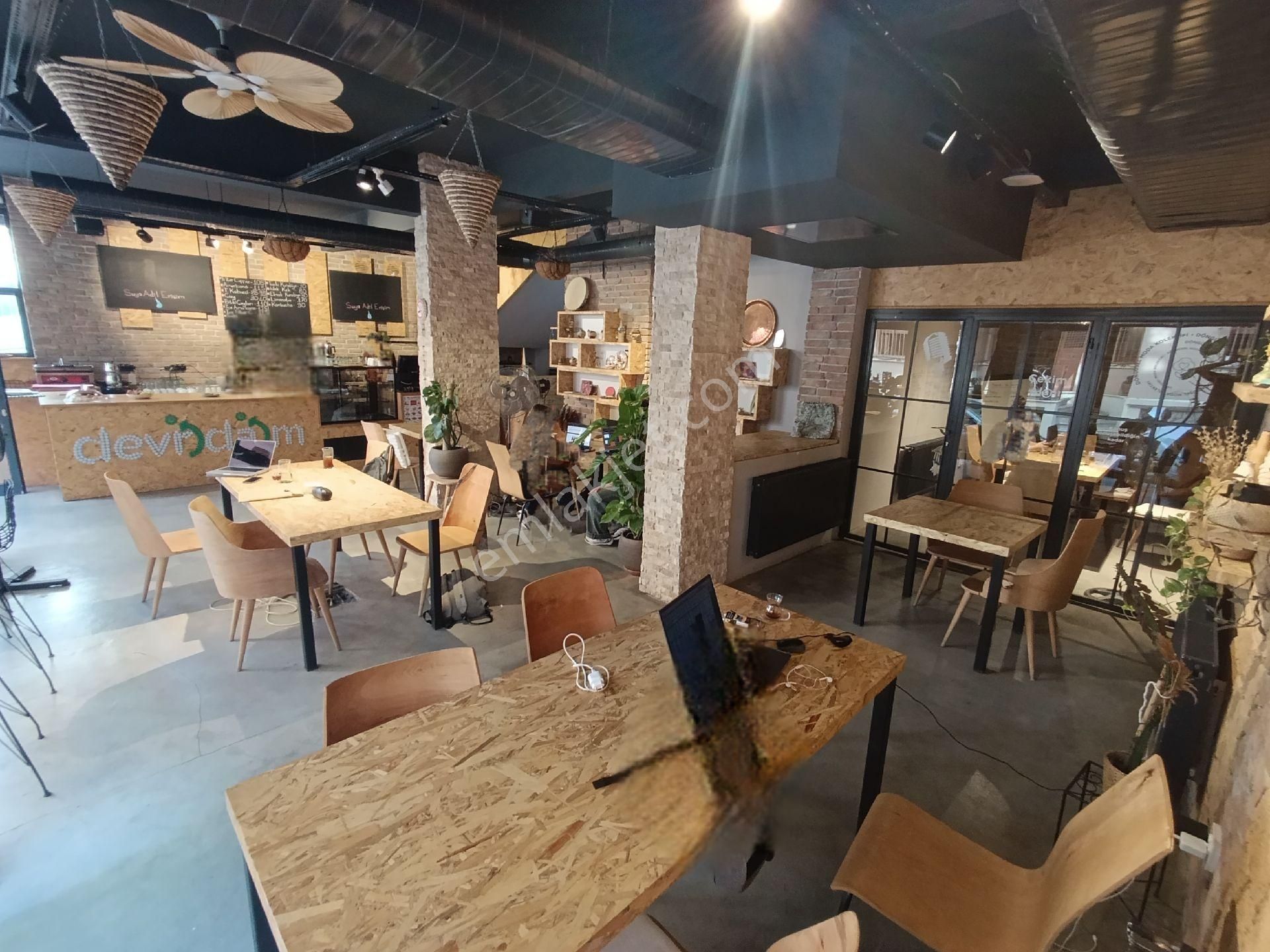 Kadıköy Merkezde Rıhtıma Yakın Köşe Başı Dükkan - Görsel 7