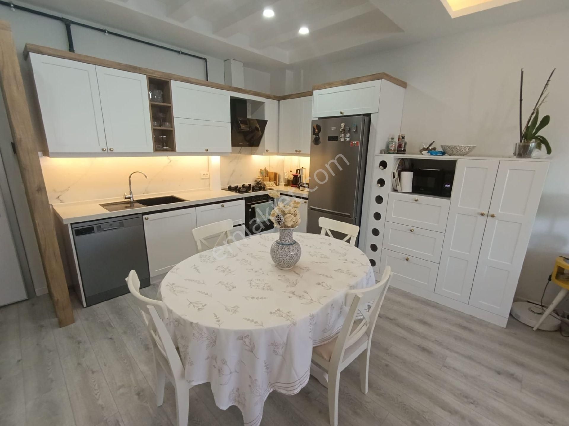 Kuşadası Değirmenderede Havuzlu Sitede Satılık 2+1 85 M2 Süper Daire - Görsel 8