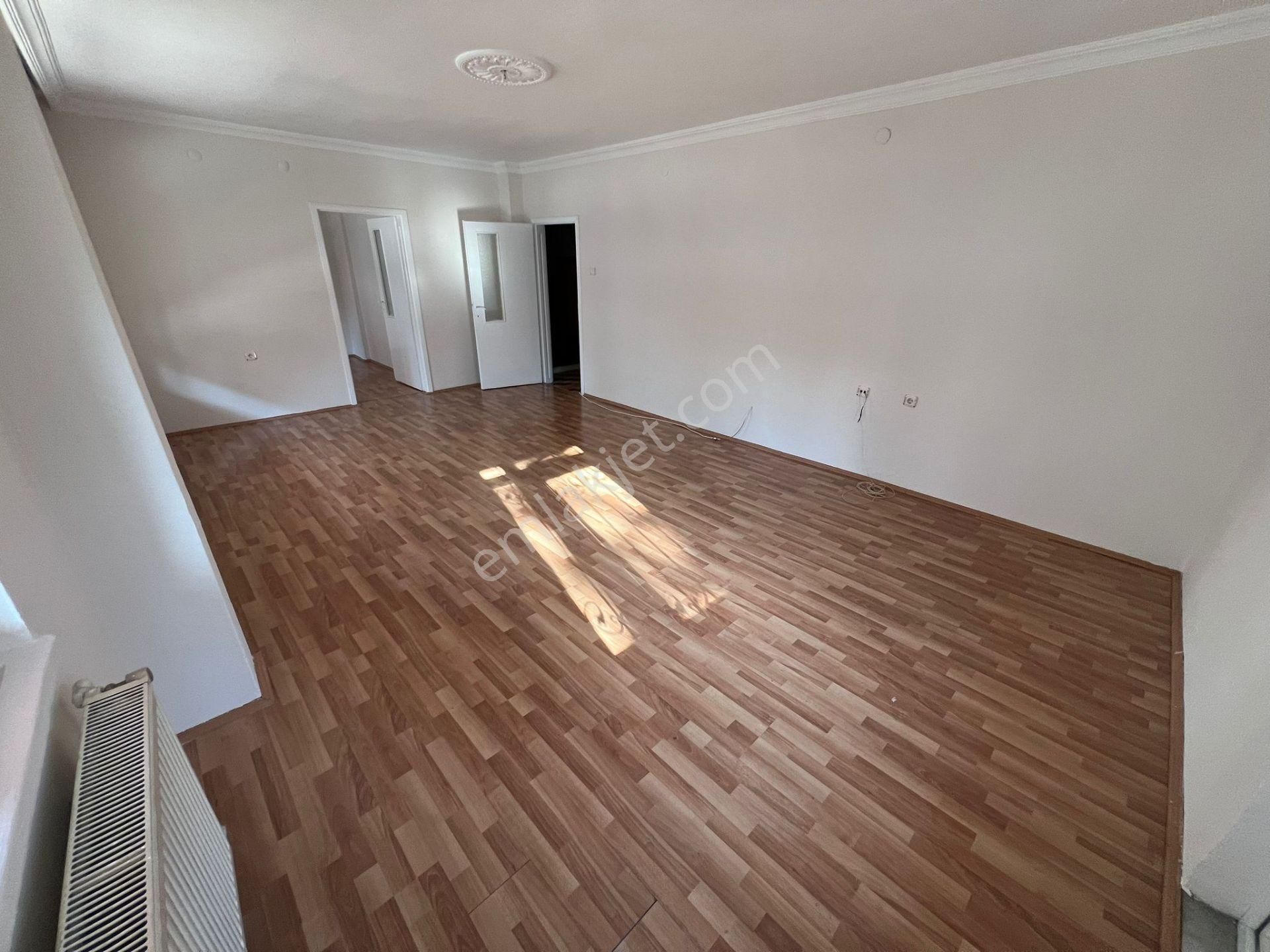 Demetevler Cemre Park Arkası 3+1 Geniş Kullanışlı Kiralık - Görsel 8