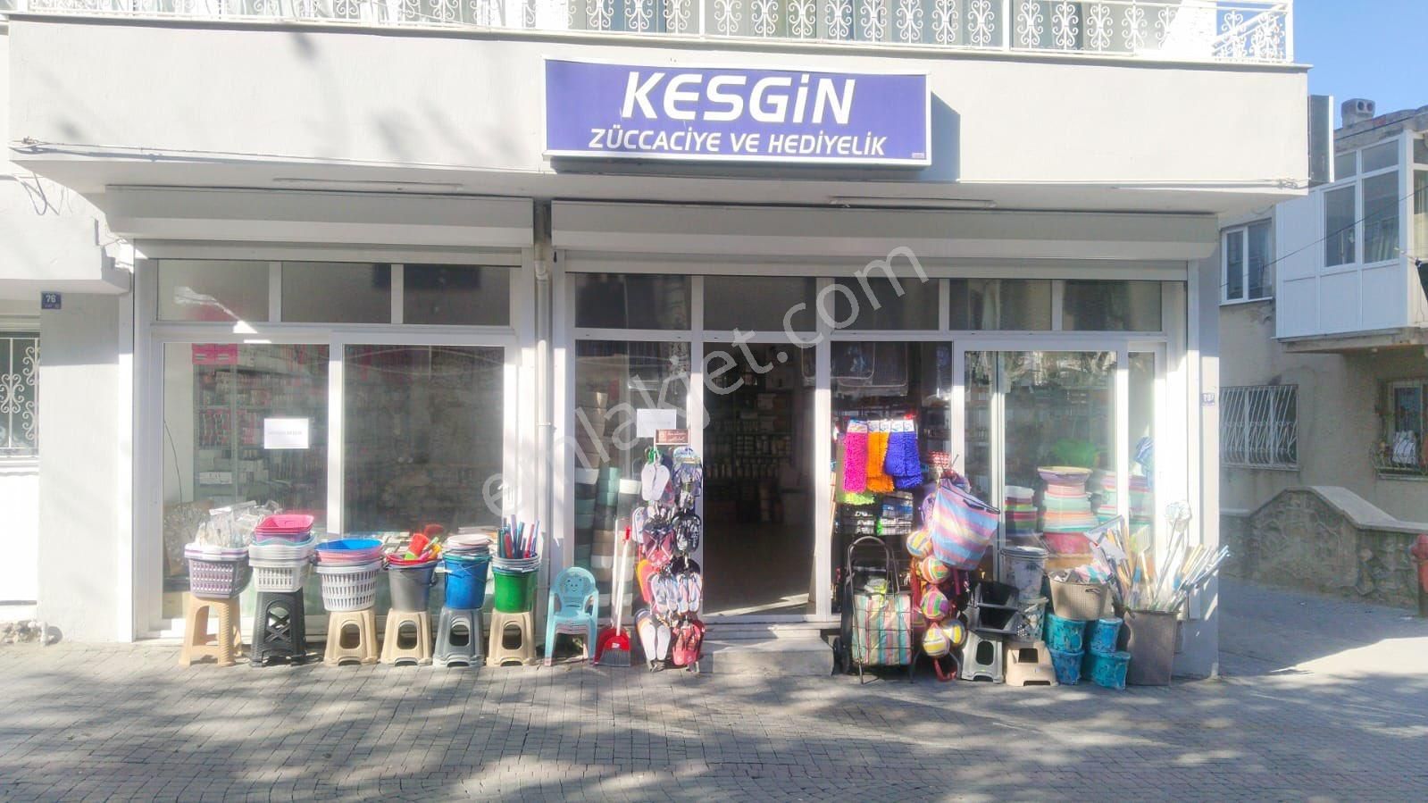 Kuşadası Nda Devren Kiralık Züccaciye Dükkanı