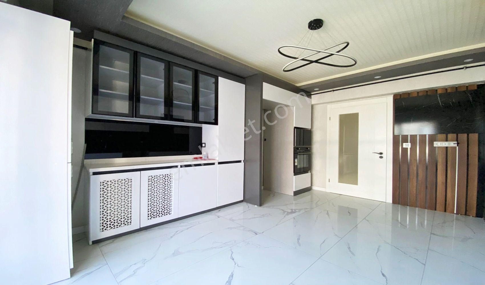 Vadi'den Bağlum Bulvar'da Geniş-full Lüks Yapılı-e.banyolu-4+1!! - Görsel 4