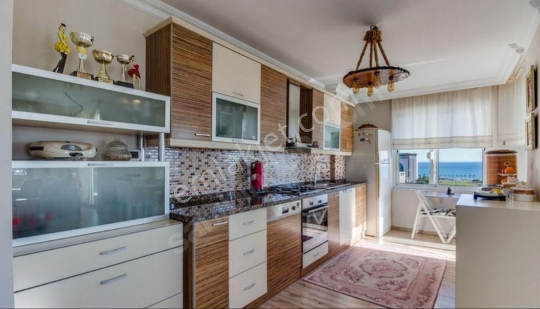 Konyaaltında Denize Sıfır Manzaralı 3+1 Masrafsız Eşyalı Arakat - Görsel 3