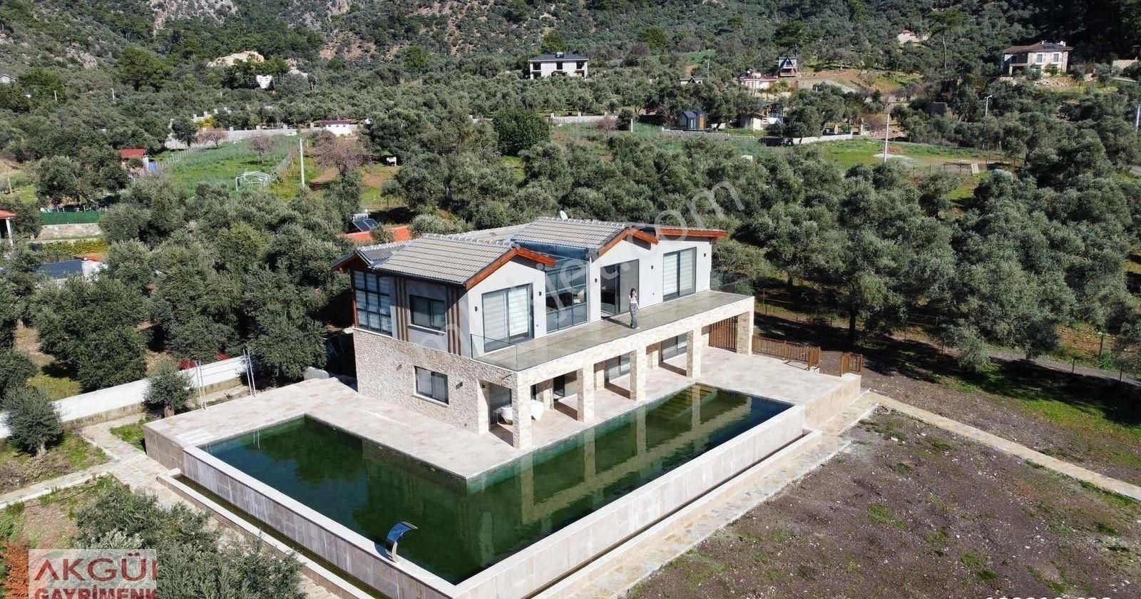 Çizim Gayrimenkulden Deniz Manzaralı Özel Mimari Satılık Villa