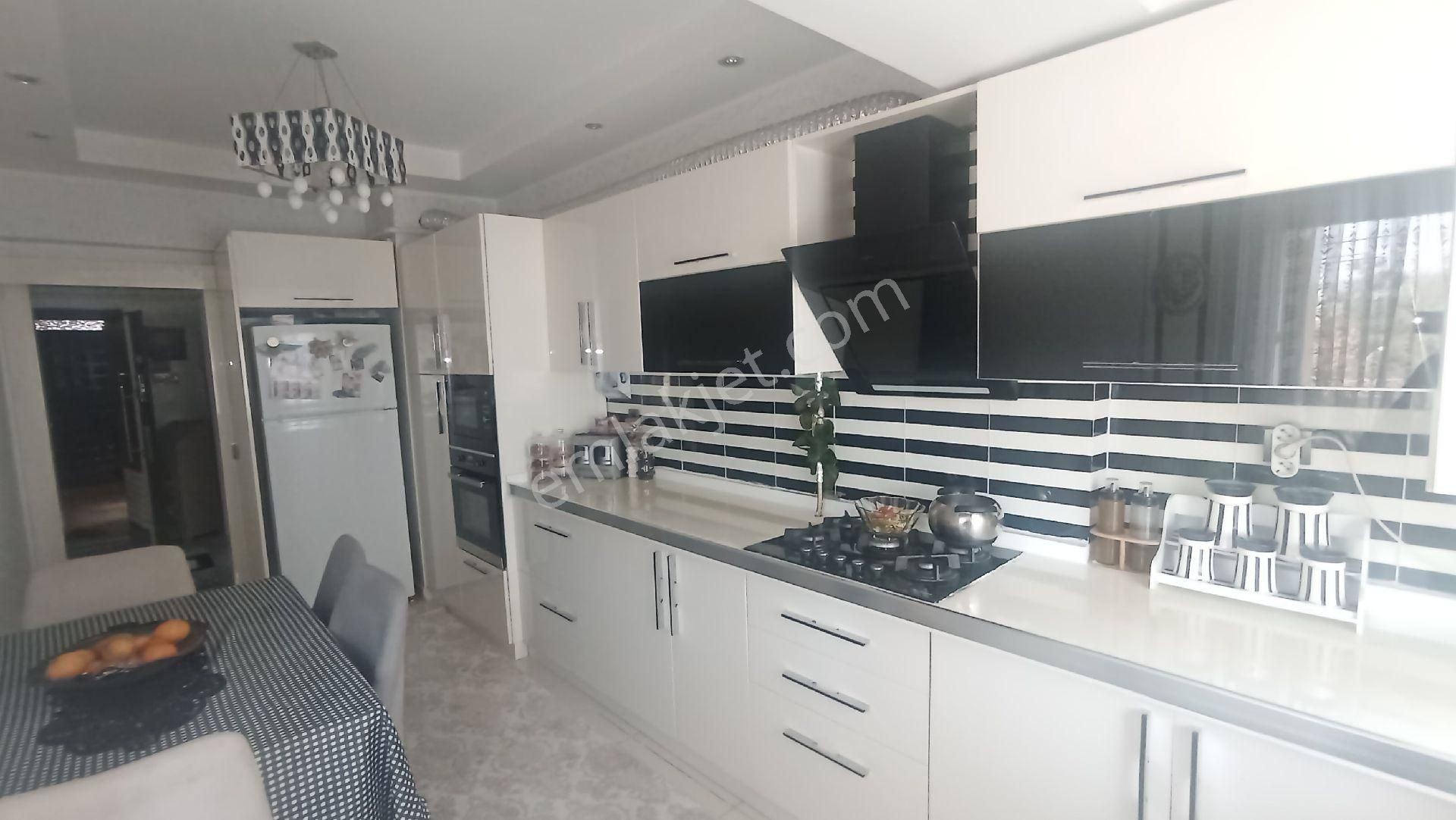 Kolejtepe Mahlesinde Bakımlı Masrafsız Göbek Kat 3+1 Temiz Daire