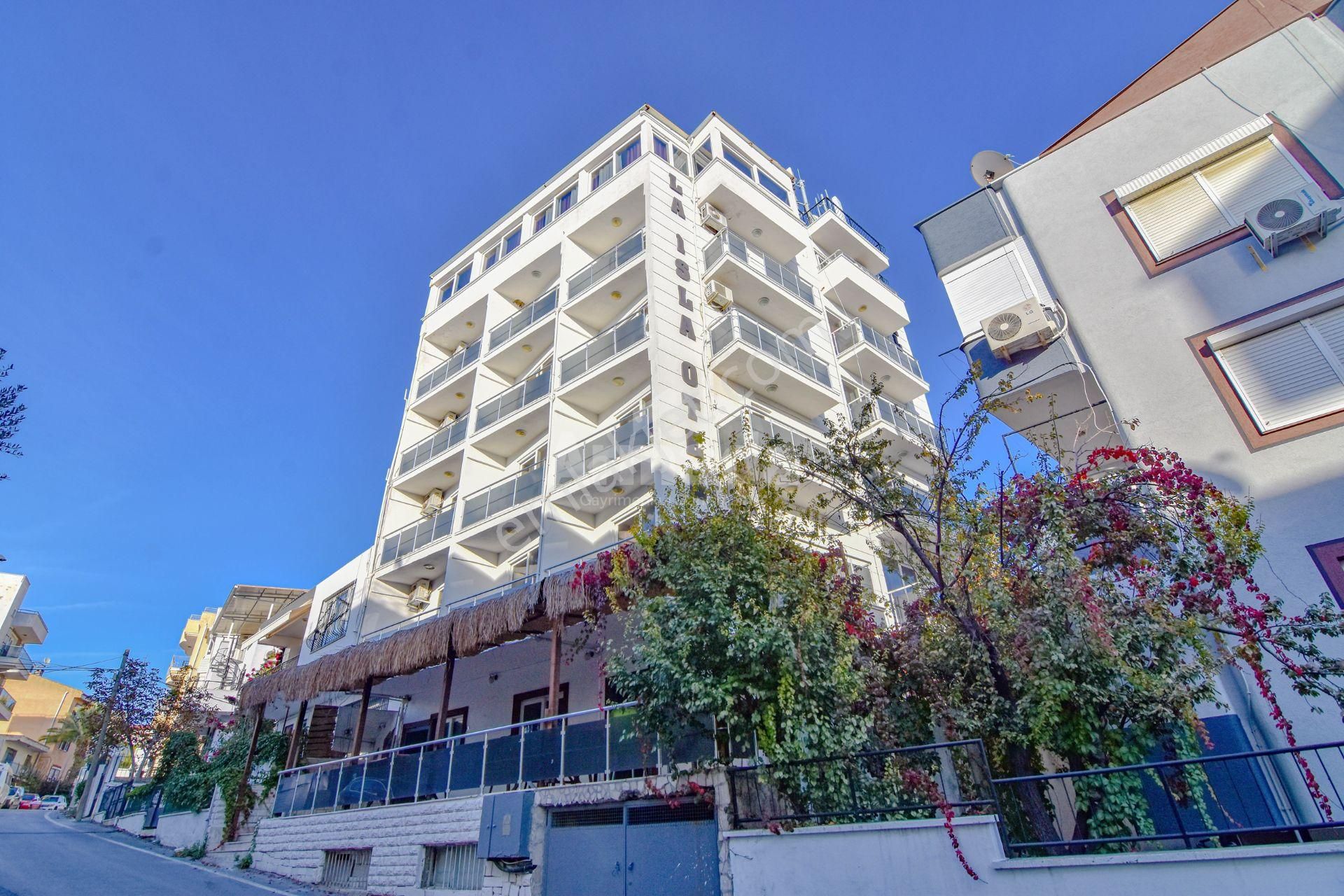 Kuşadası Merkez'de Full Deniz Manzaralı Butik Otel