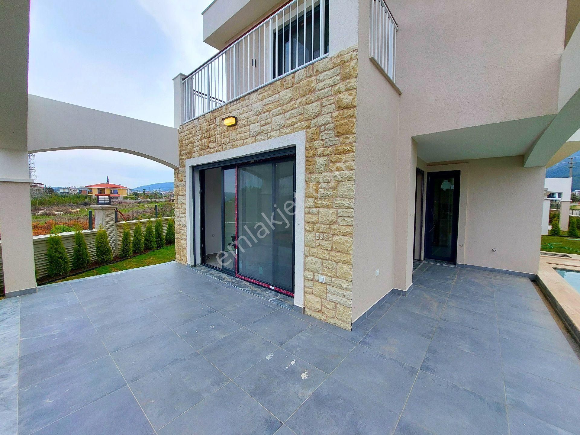 Kuşadasında Özel Havuzlu 4+1 Tek Müstakil Sıfır Villa - Görsel 33