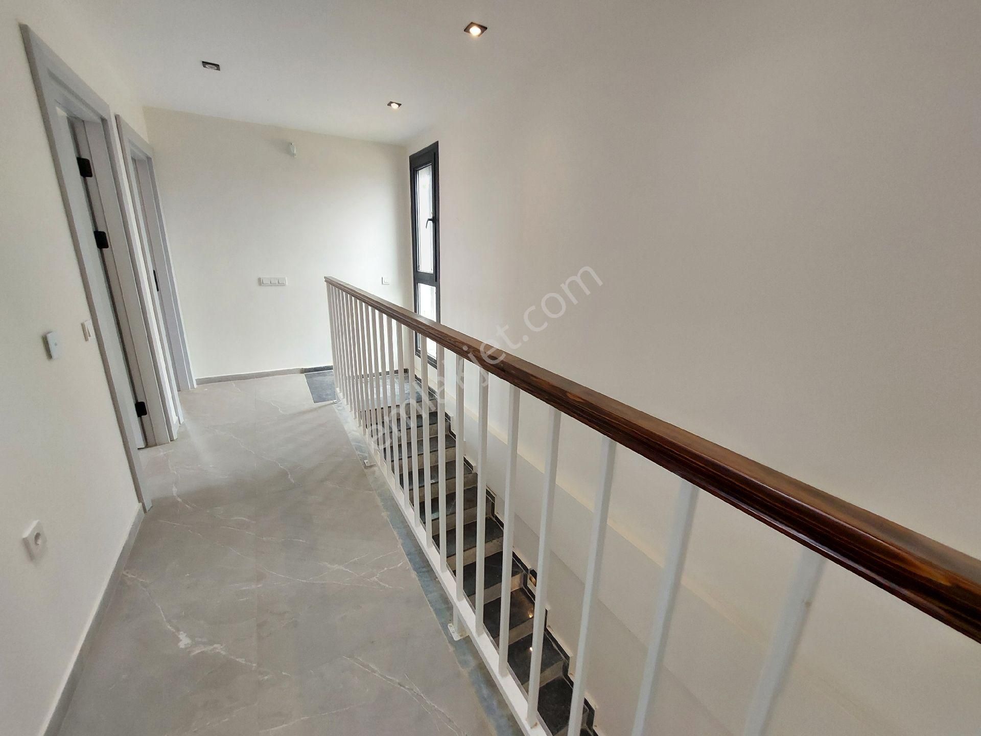 Kuşadasında Özel Havuzlu 4+1 Tek Müstakil Sıfır Villa - Görsel 19