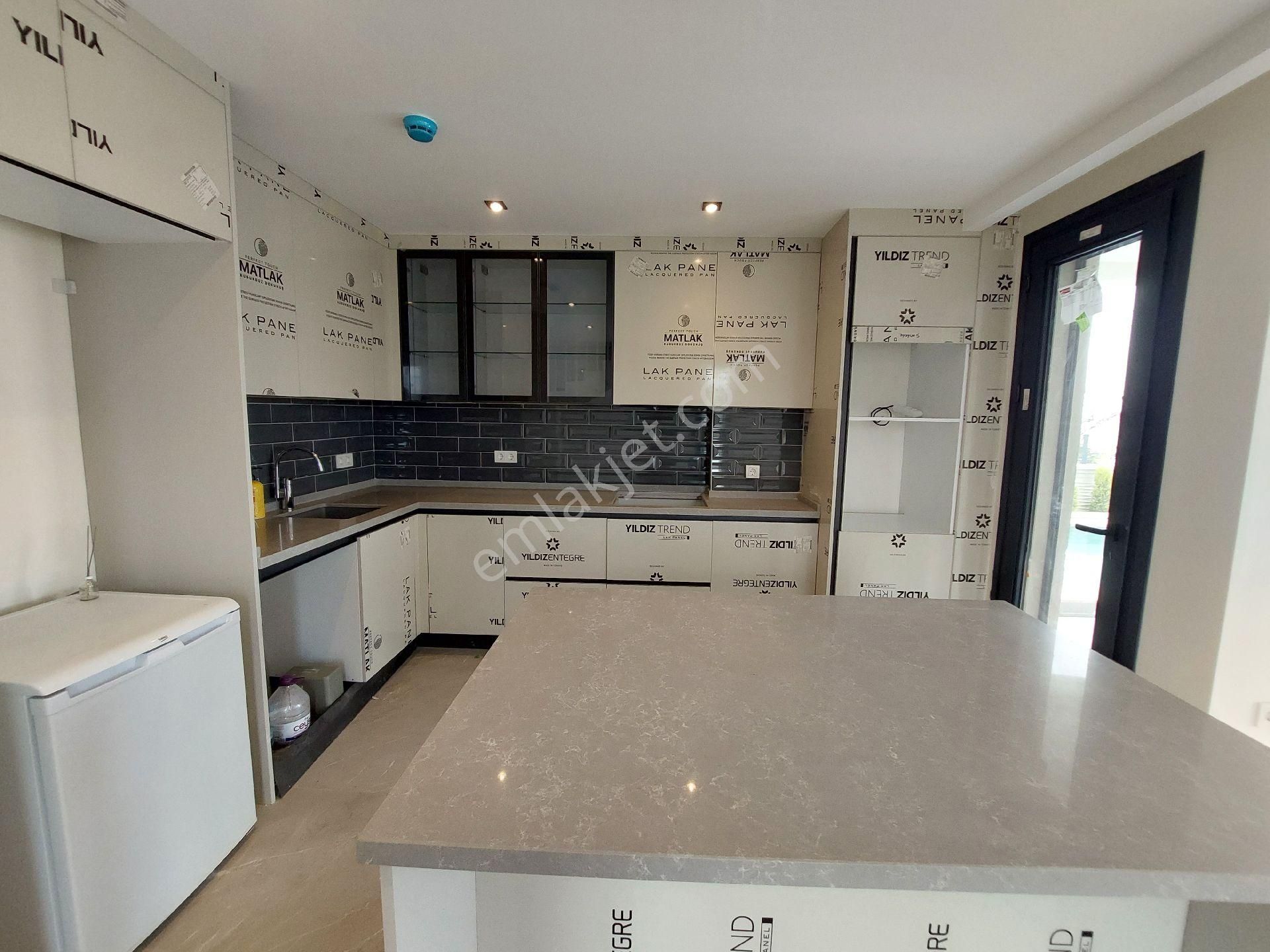 Kuşadasında Özel Havuzlu 4+1 Tek Müstakil Sıfır Villa - Görsel 10